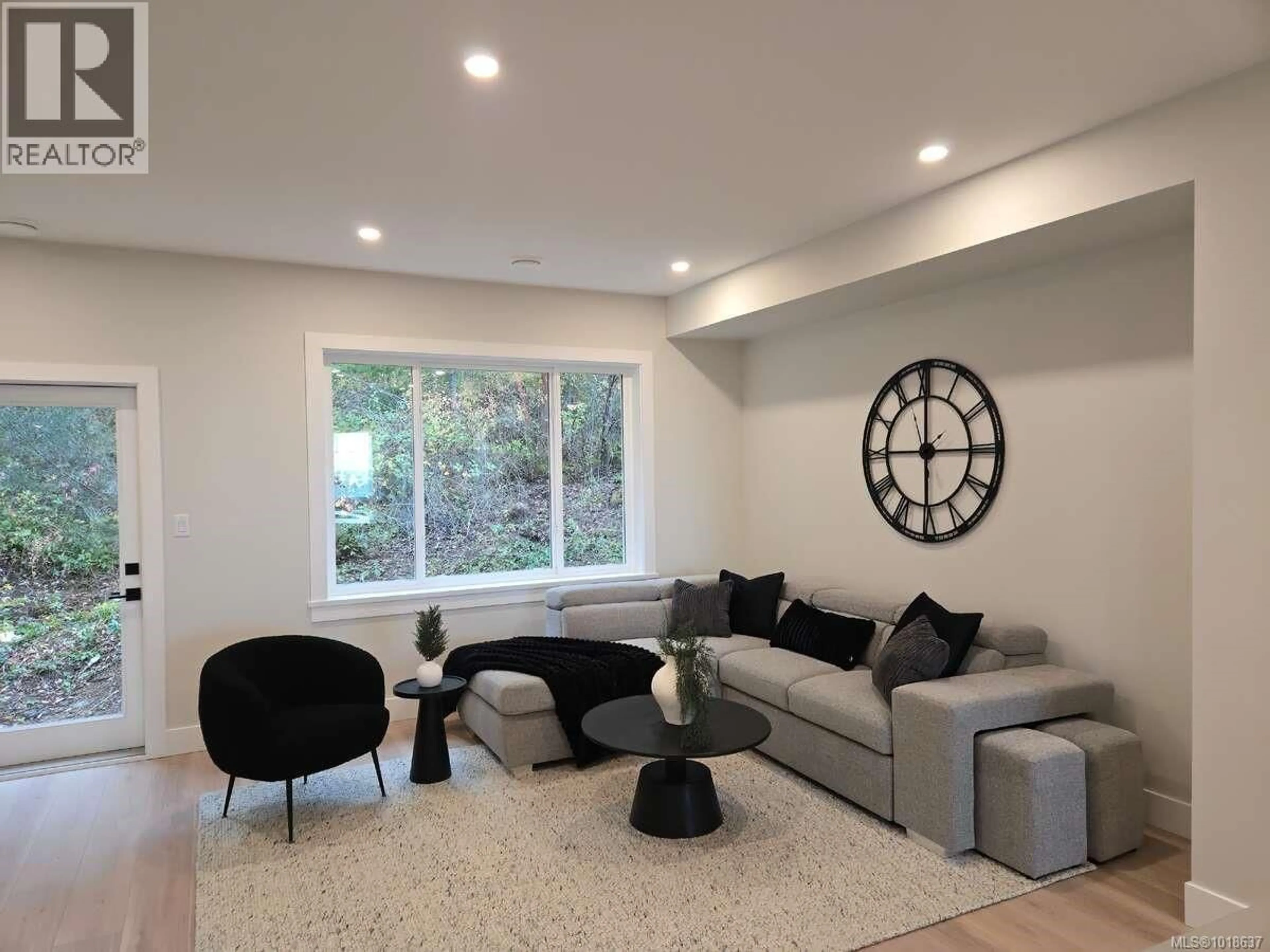 Living room with furniture, unknown for 493 DELORA DRIVE, Colwood British Columbia V9C3B1