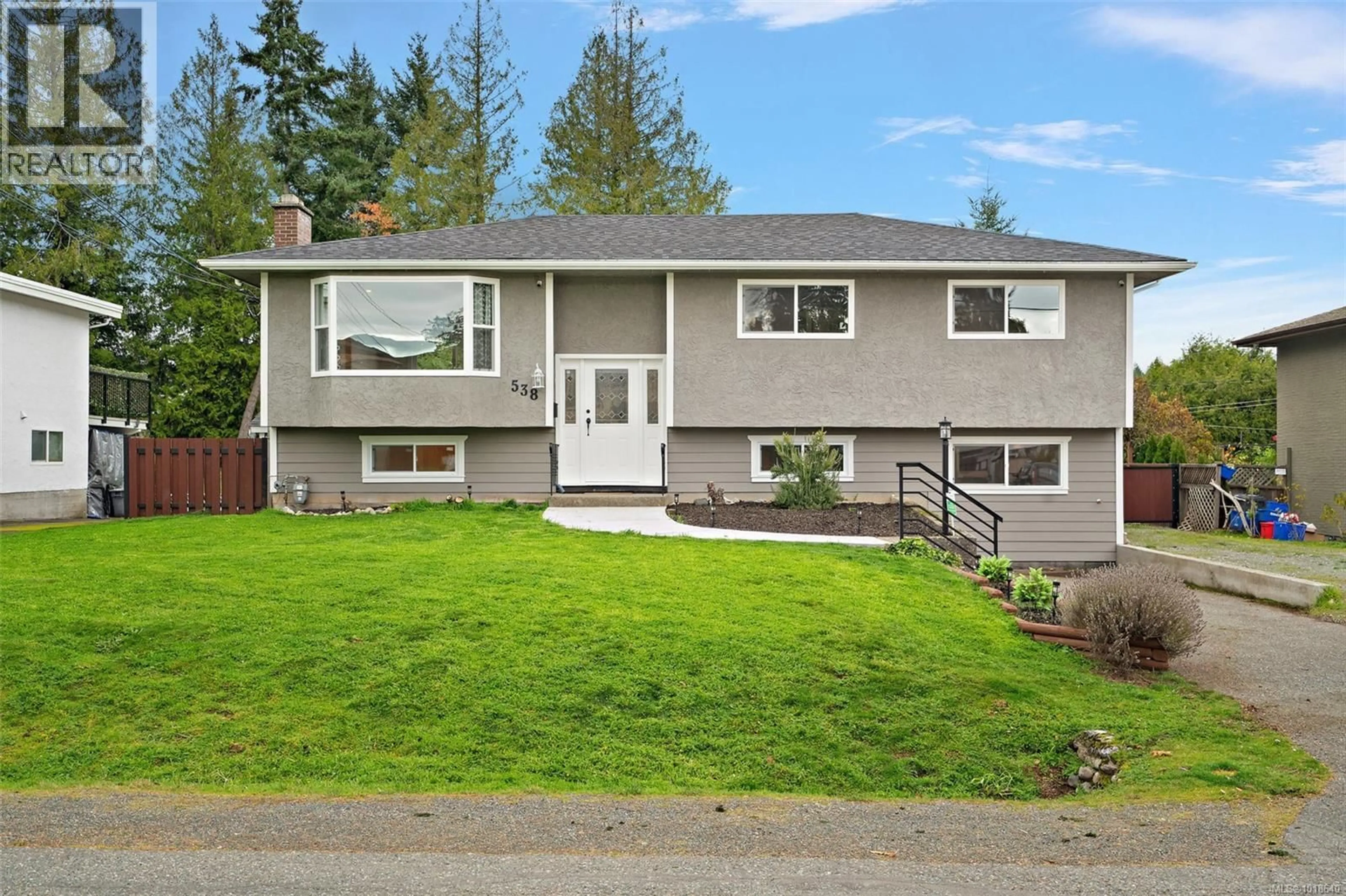 Home with vinyl exterior material, street for 538 CEDARCREST DRIVE, Colwood British Columbia V9C1M3