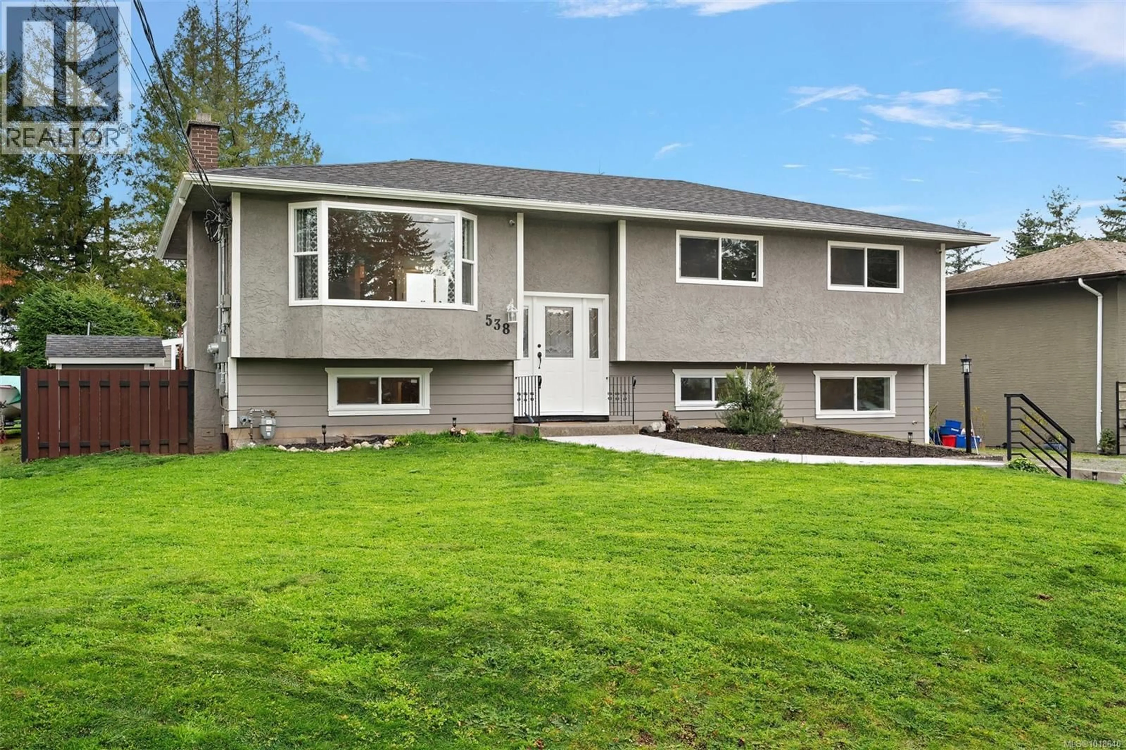 Home with vinyl exterior material, unknown for 538 CEDARCREST DRIVE, Colwood British Columbia V9C1M3