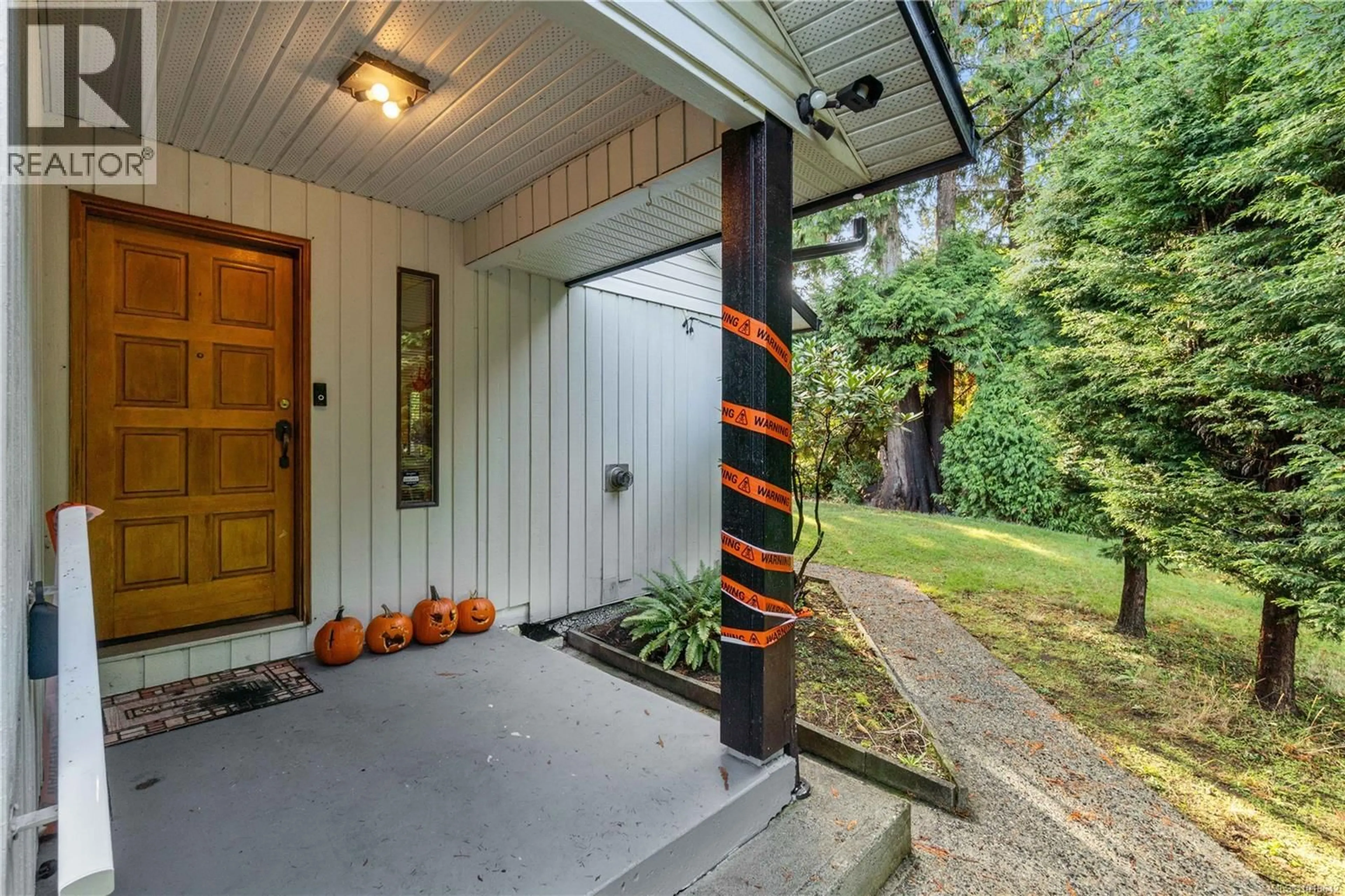 Indoor entryway for 5378 RUTHERFORD ROAD, Nanaimo British Columbia V9T5N9