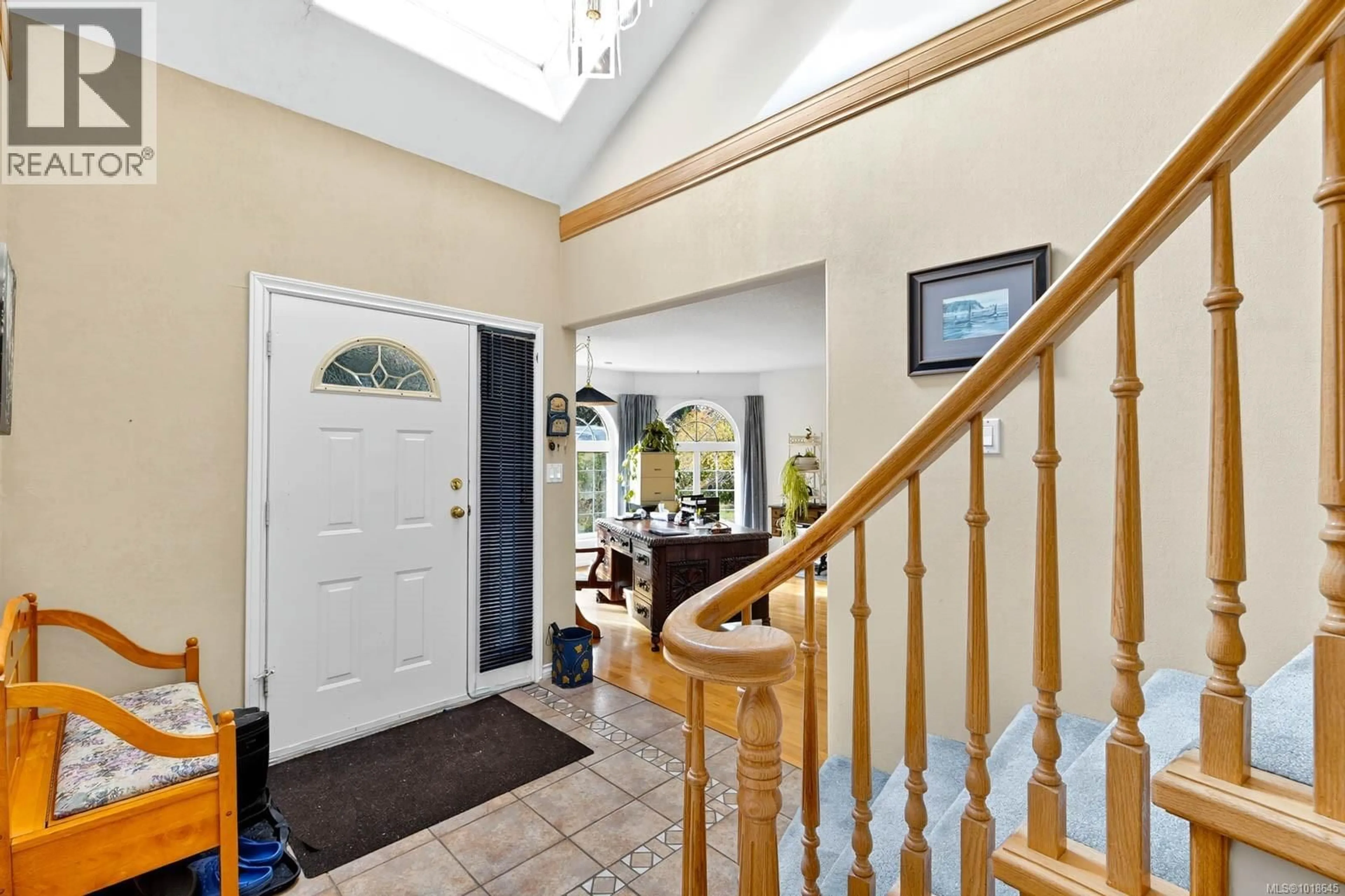 Indoor foyer for 7799A BEAVER CREEK ROAD, Port Alberni British Columbia V9Y8M9