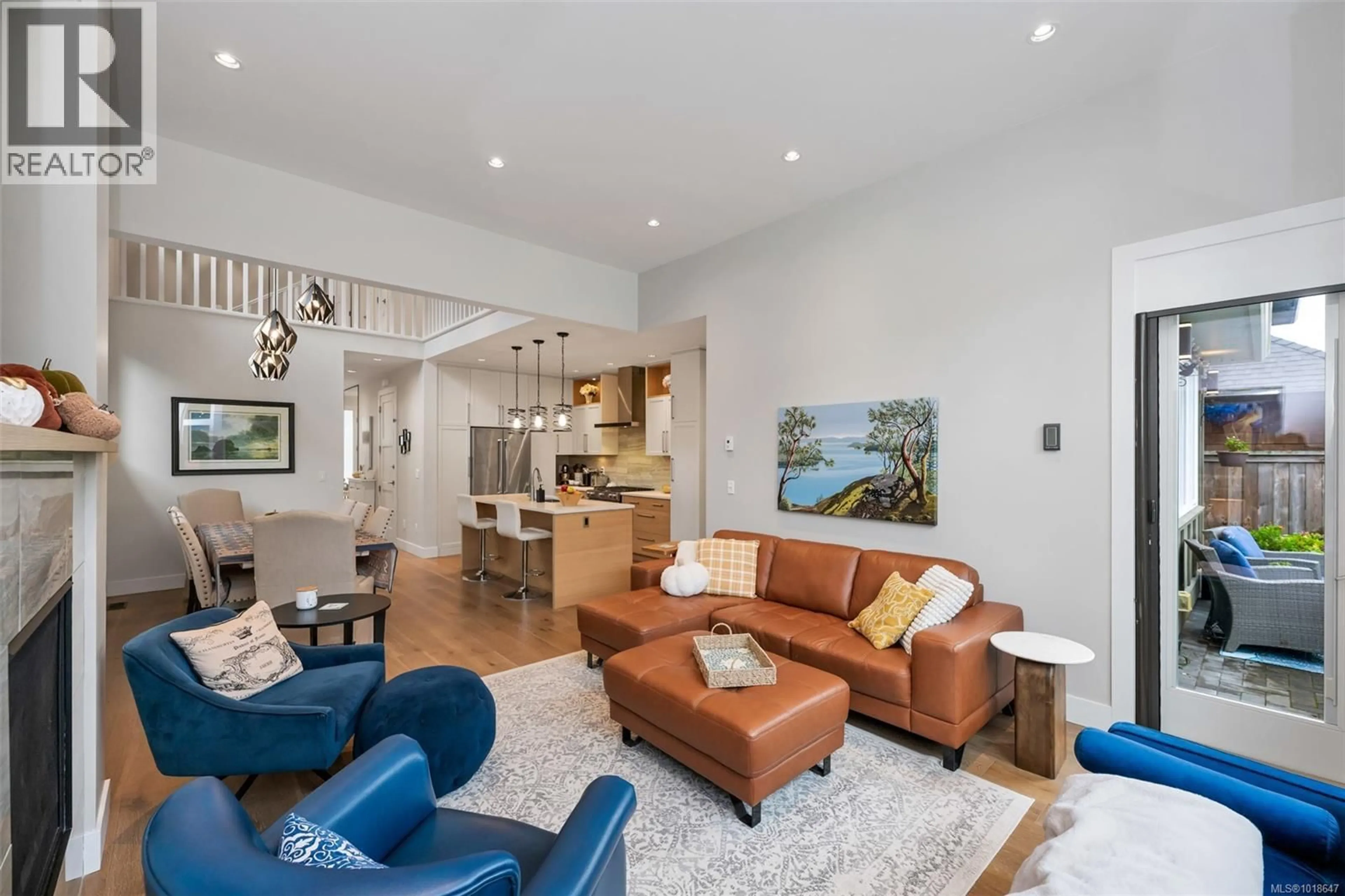 Living room with furniture, unknown for 8043 HUCKLEBERRY COURT, Central Saanich British Columbia V8M1K1