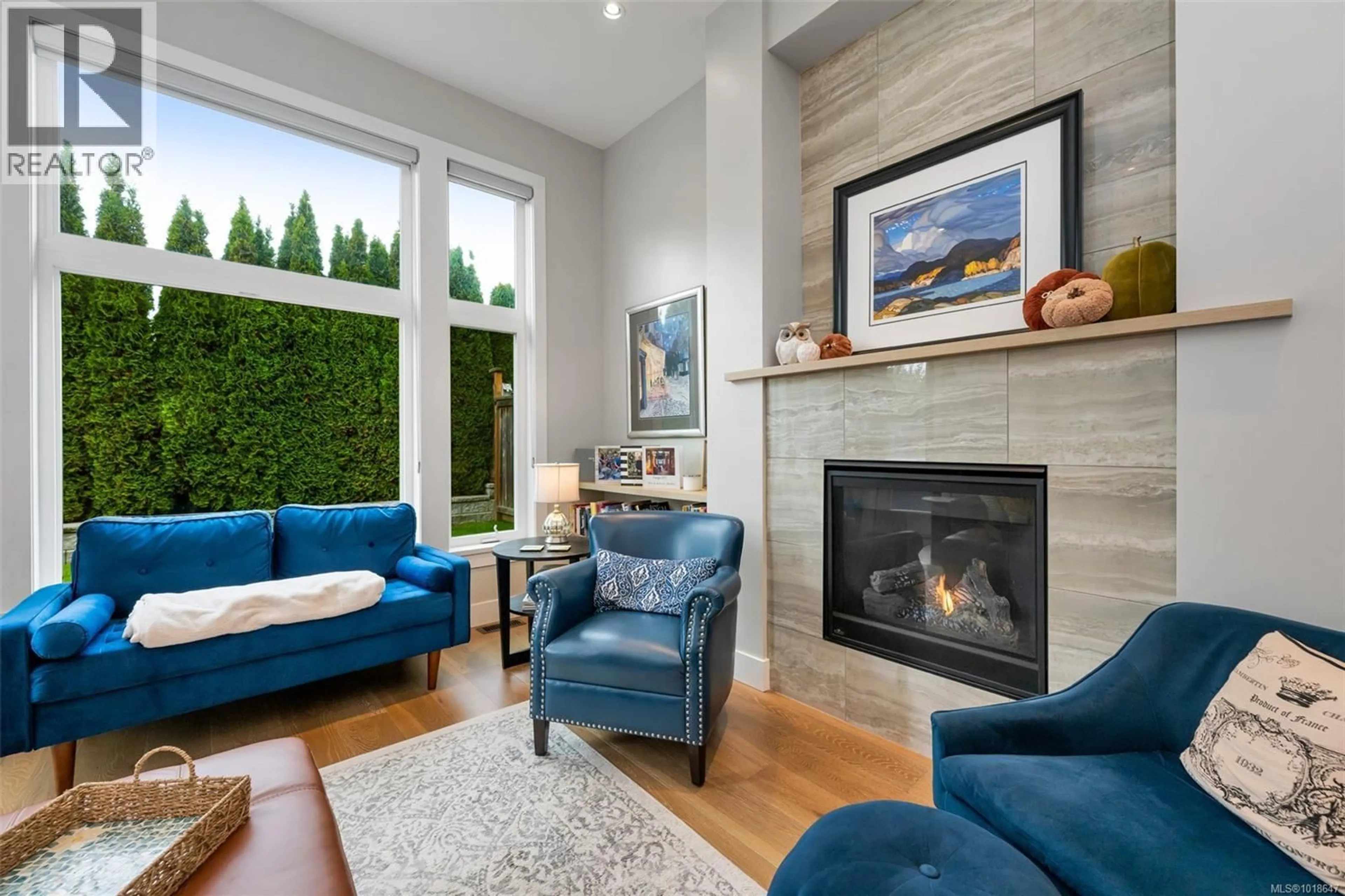 Living room with furniture, unknown for 8043 HUCKLEBERRY COURT, Central Saanich British Columbia V8M1K1