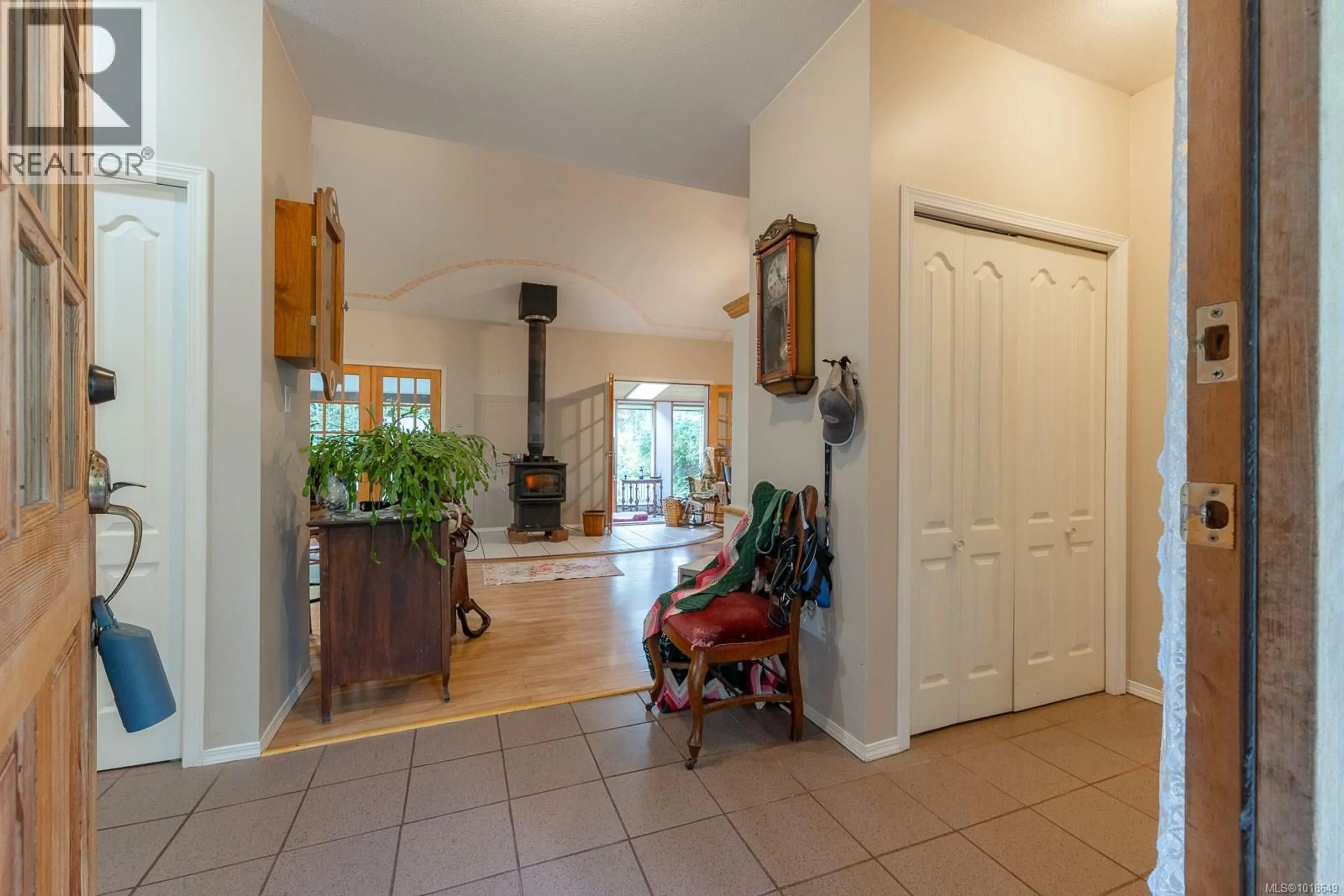 Indoor entryway for A - 280 BINNACLE ROAD, Bamfield British Columbia V0R1B0