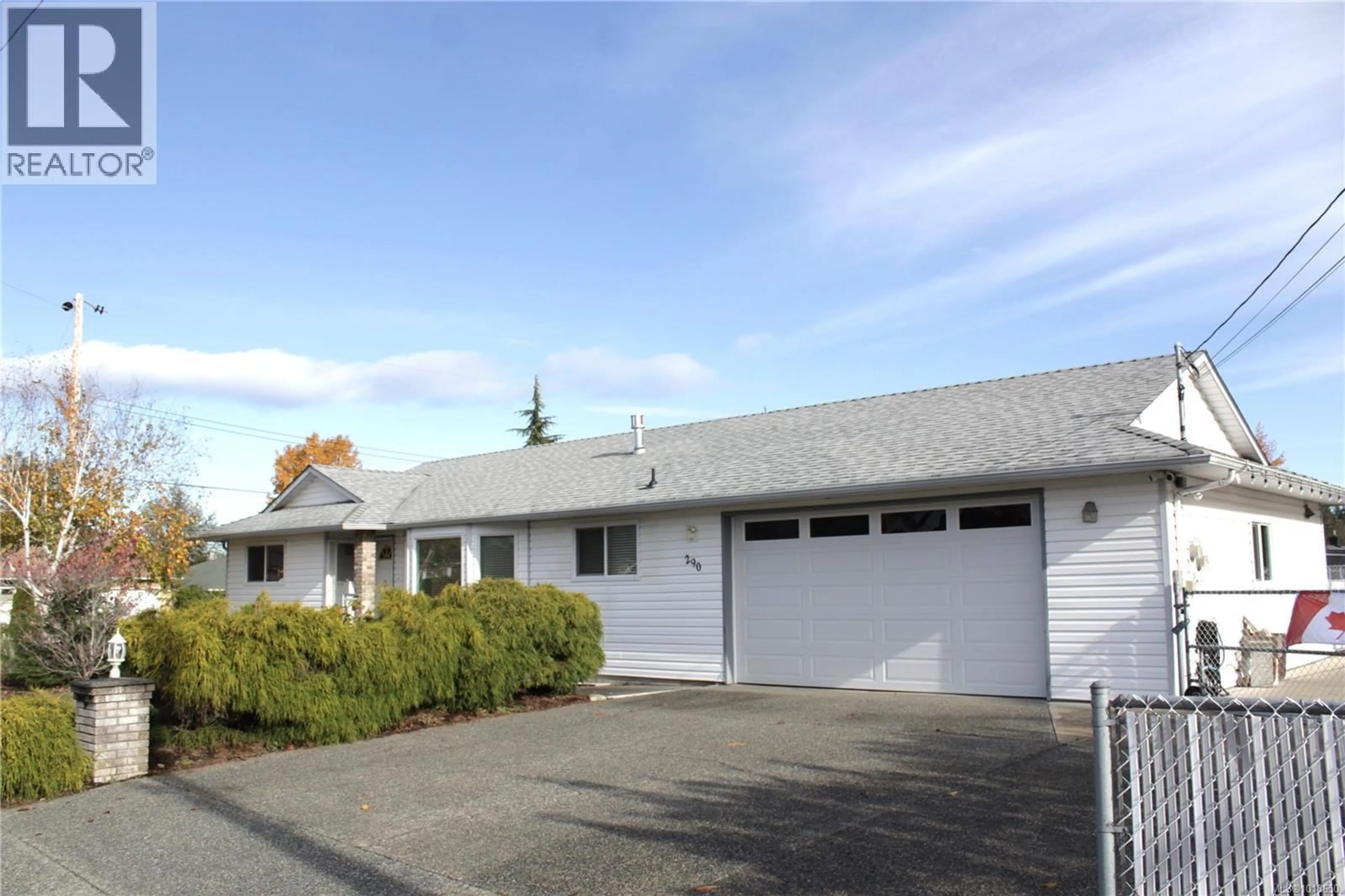 Home with vinyl exterior material, street for 290 RENZ ROAD, Parksville British Columbia V9P1E3