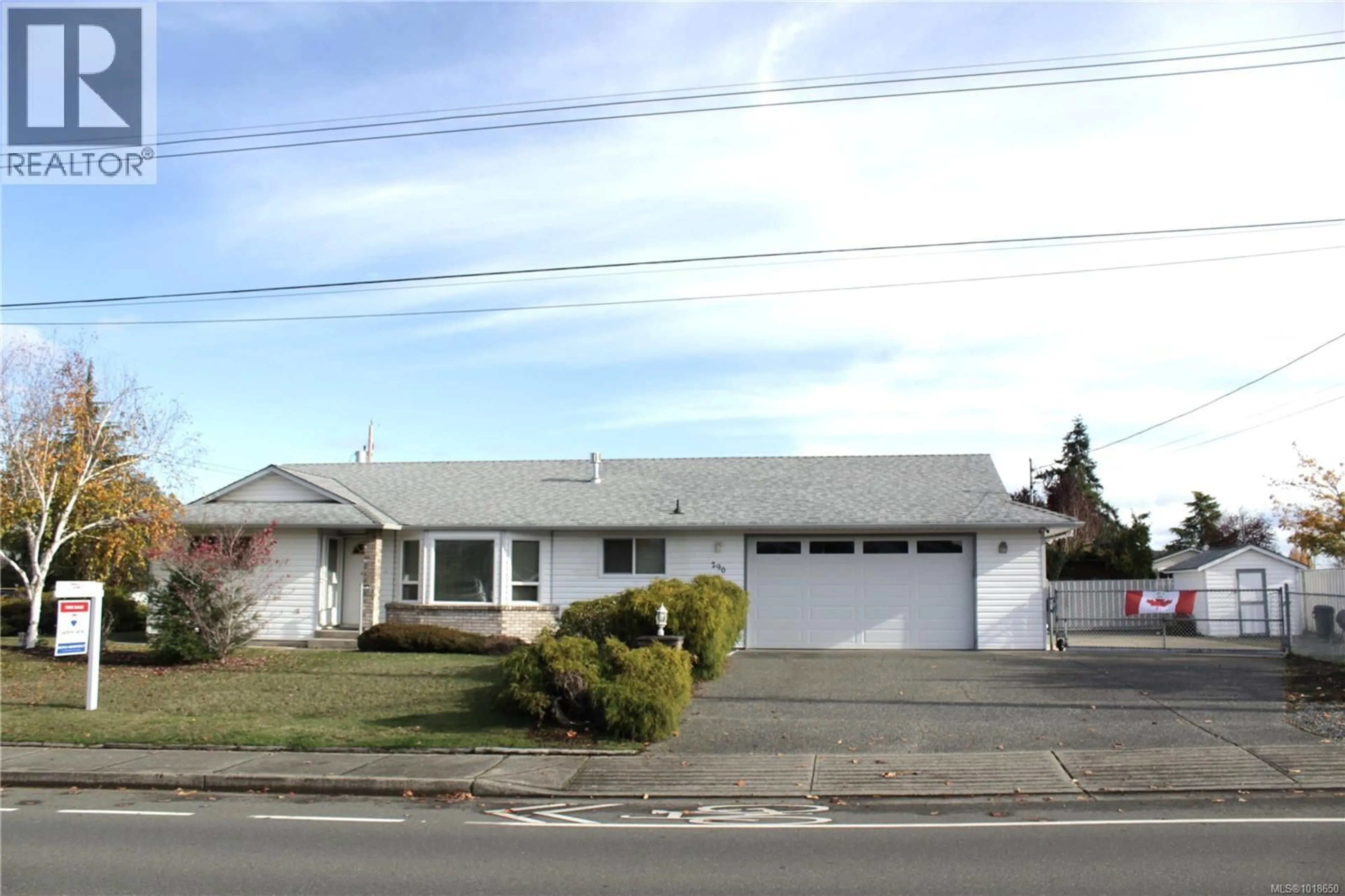 Home with vinyl exterior material, street for 290 RENZ ROAD, Parksville British Columbia V9P1E3