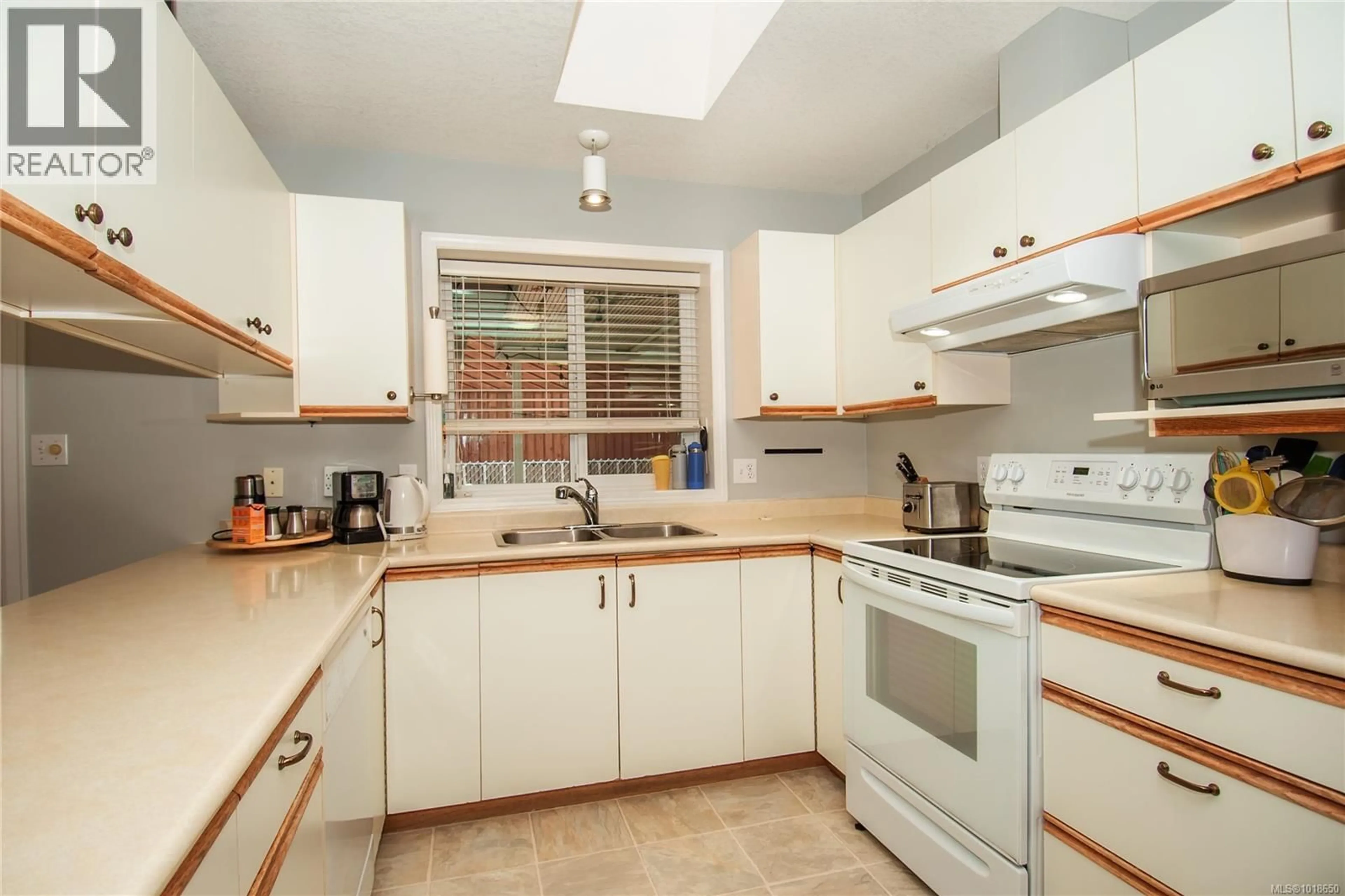 Standard kitchen, unknown for 290 RENZ ROAD, Parksville British Columbia V9P1E3