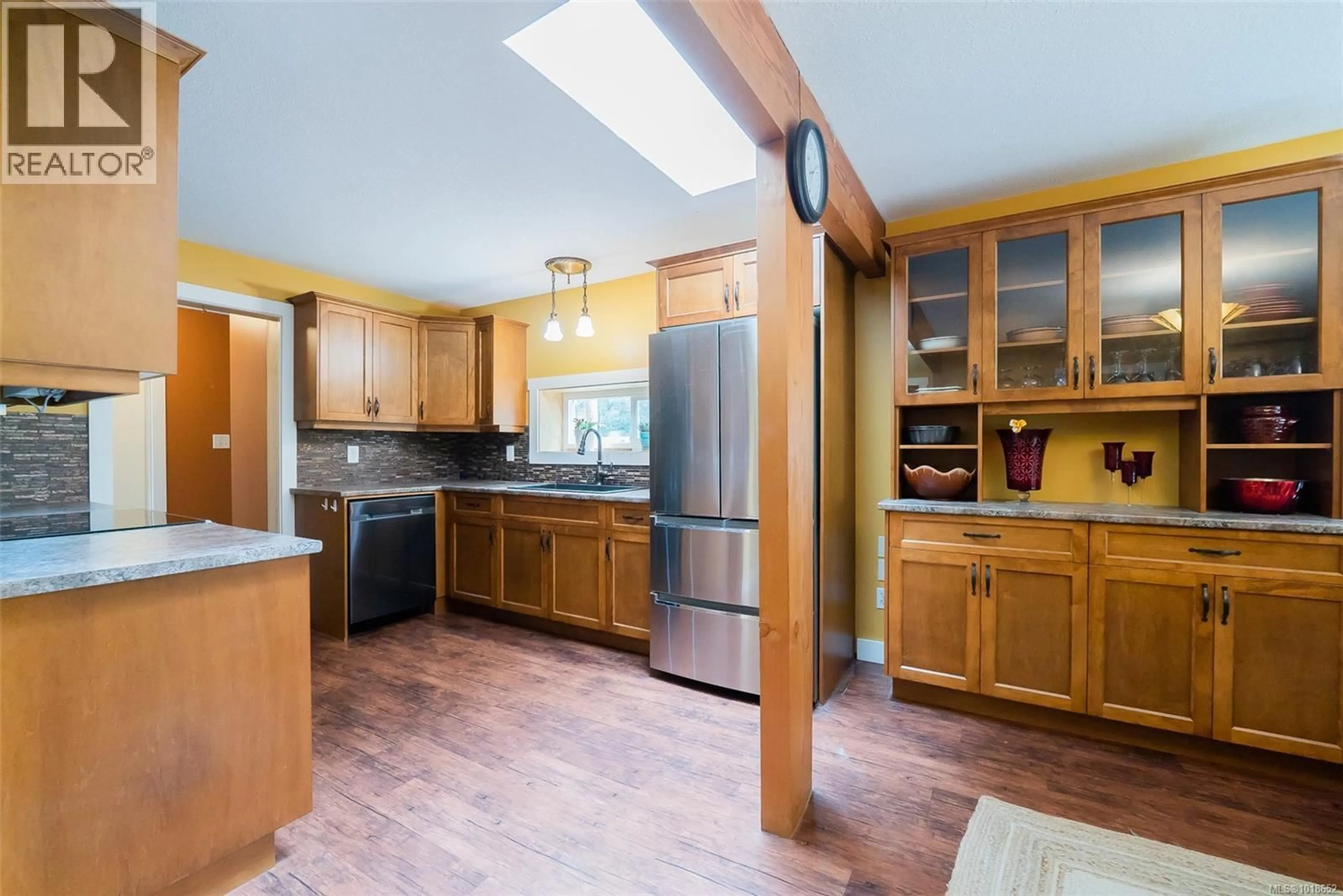 Open concept kitchen, wood/laminate floor for 1634 CEDAR ROAD, Nanaimo British Columbia V9X1L4