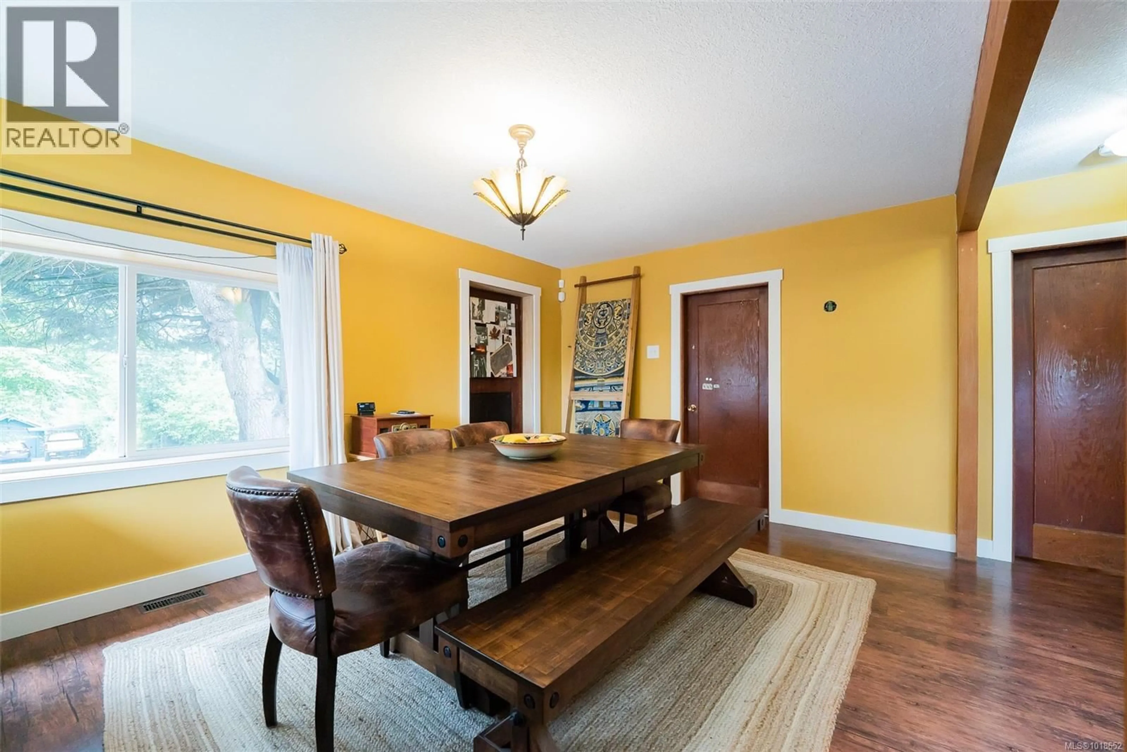 Dining room, wood/laminate floor for 1634 CEDAR ROAD, Nanaimo British Columbia V9X1L4