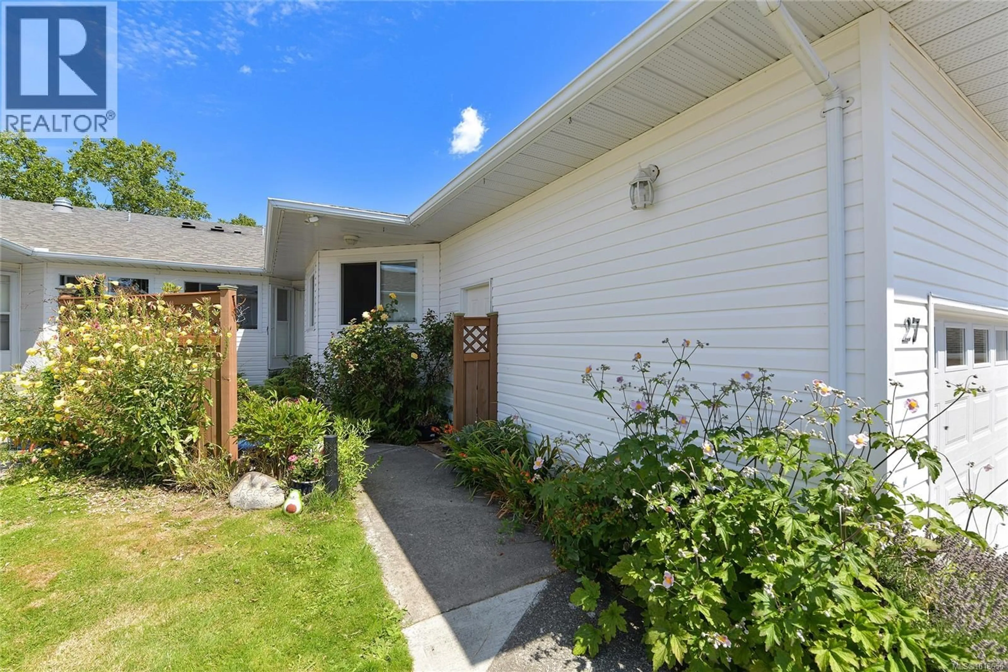 Patio, street for 27 - 4125 INTERURBAN ROAD, Saanich British Columbia V8Z4W8