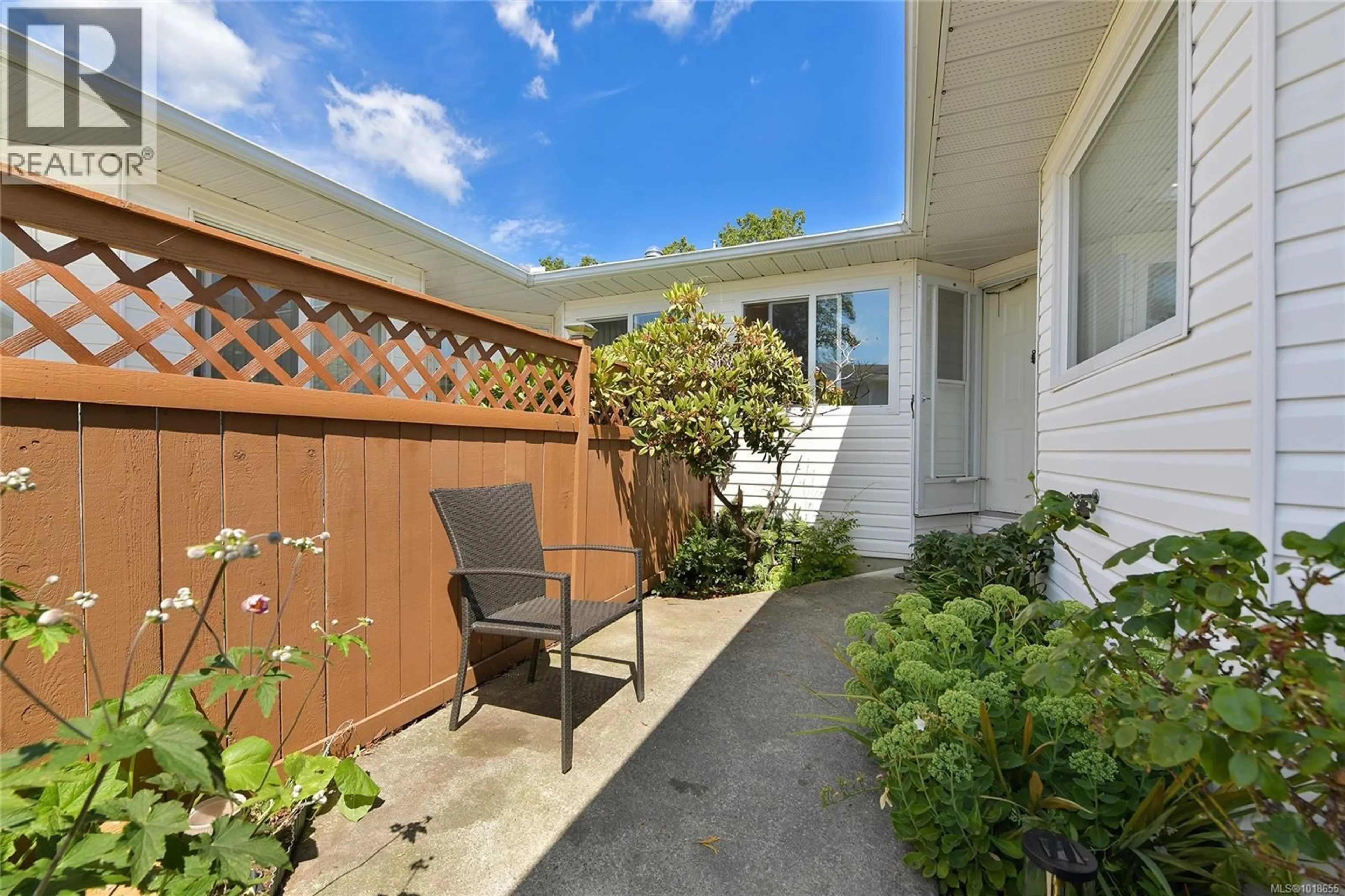 Patio, street for 27 - 4125 INTERURBAN ROAD, Saanich British Columbia V8Z4W8