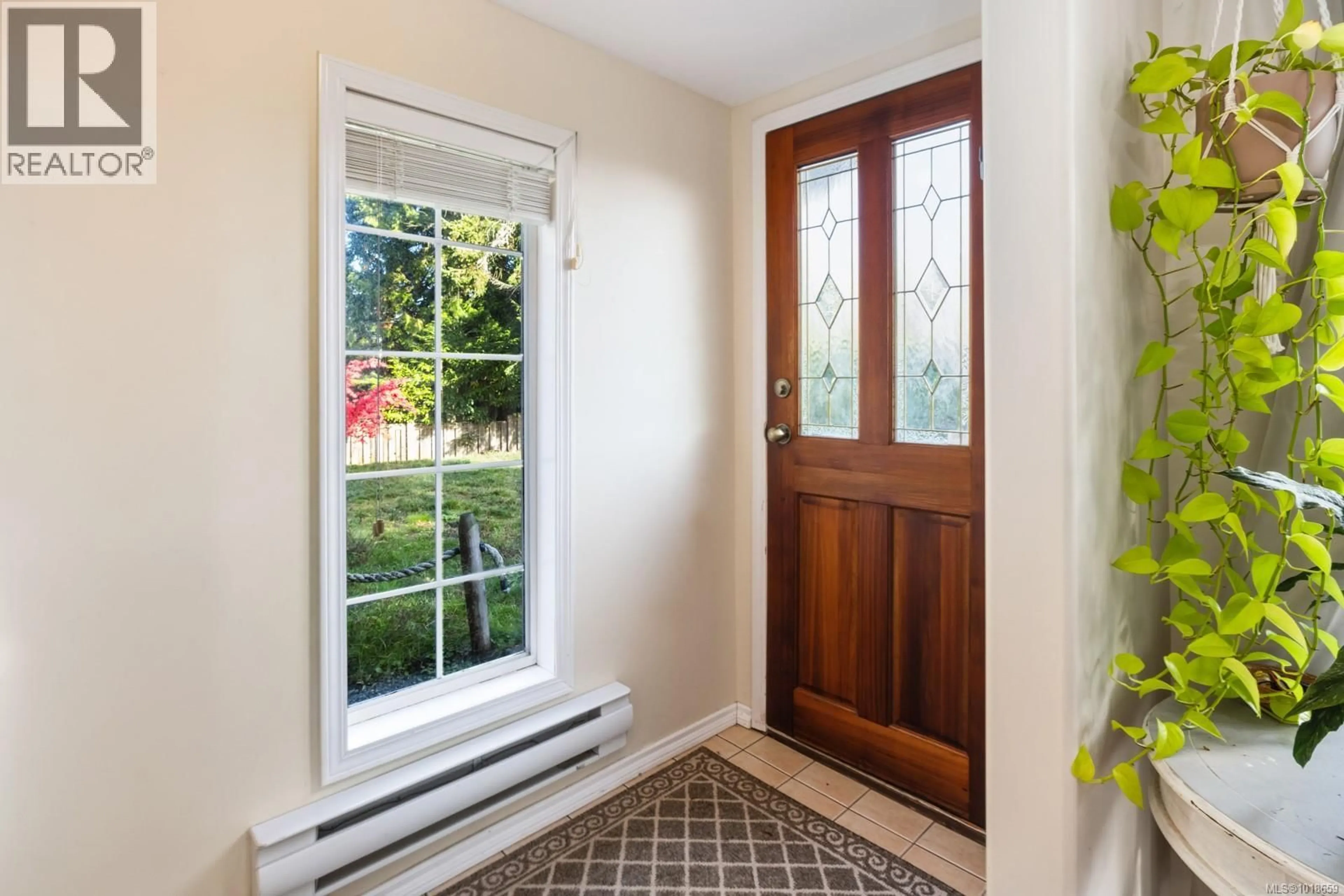 Indoor entryway for 2514 LODGEPOLE ROAD, Mill Bay British Columbia V8H1B1