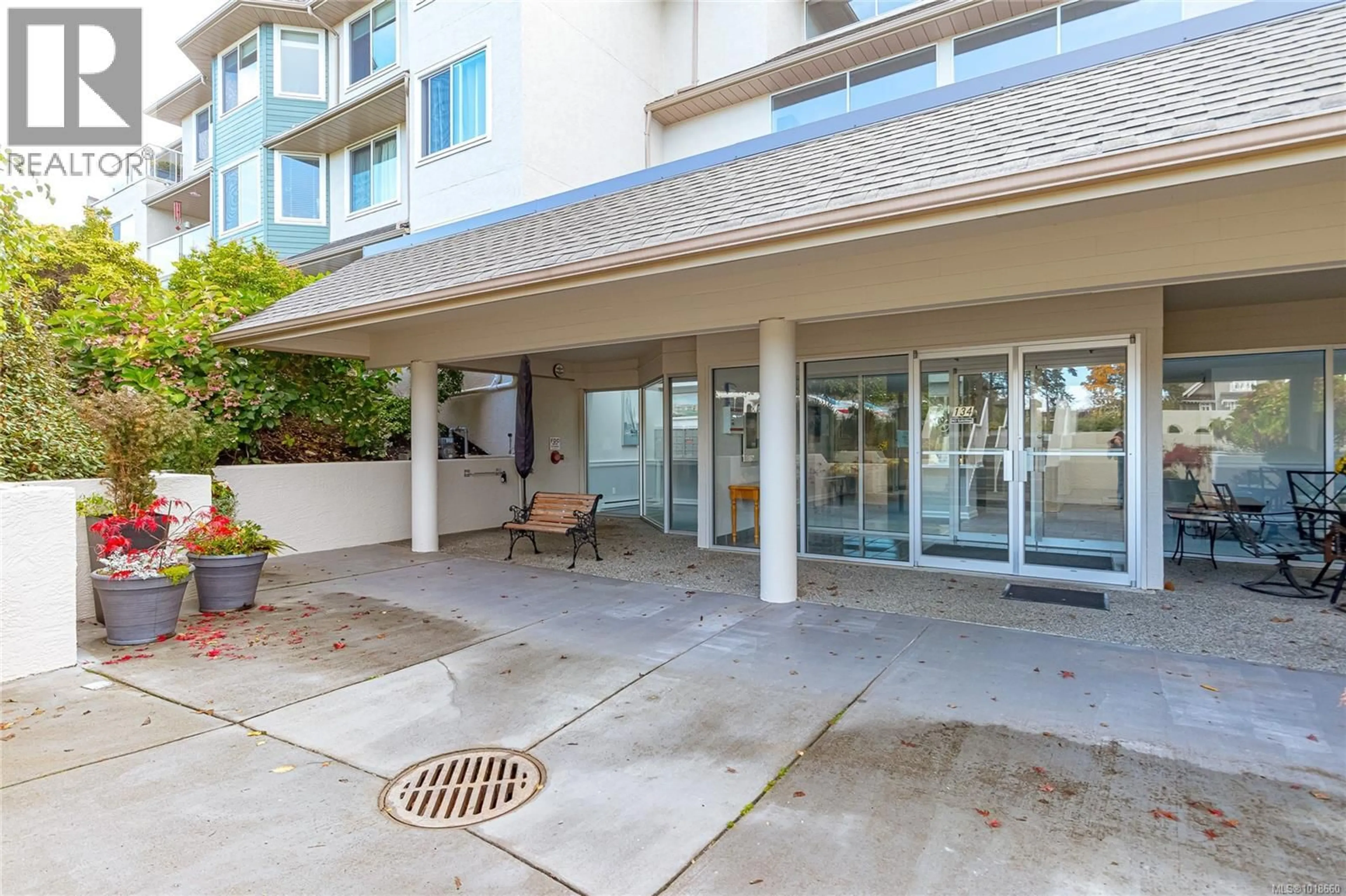 Patio, unknown for 303 - 134 FIFTH AVENUE EAST, Qualicum Beach British Columbia V9K1Y7