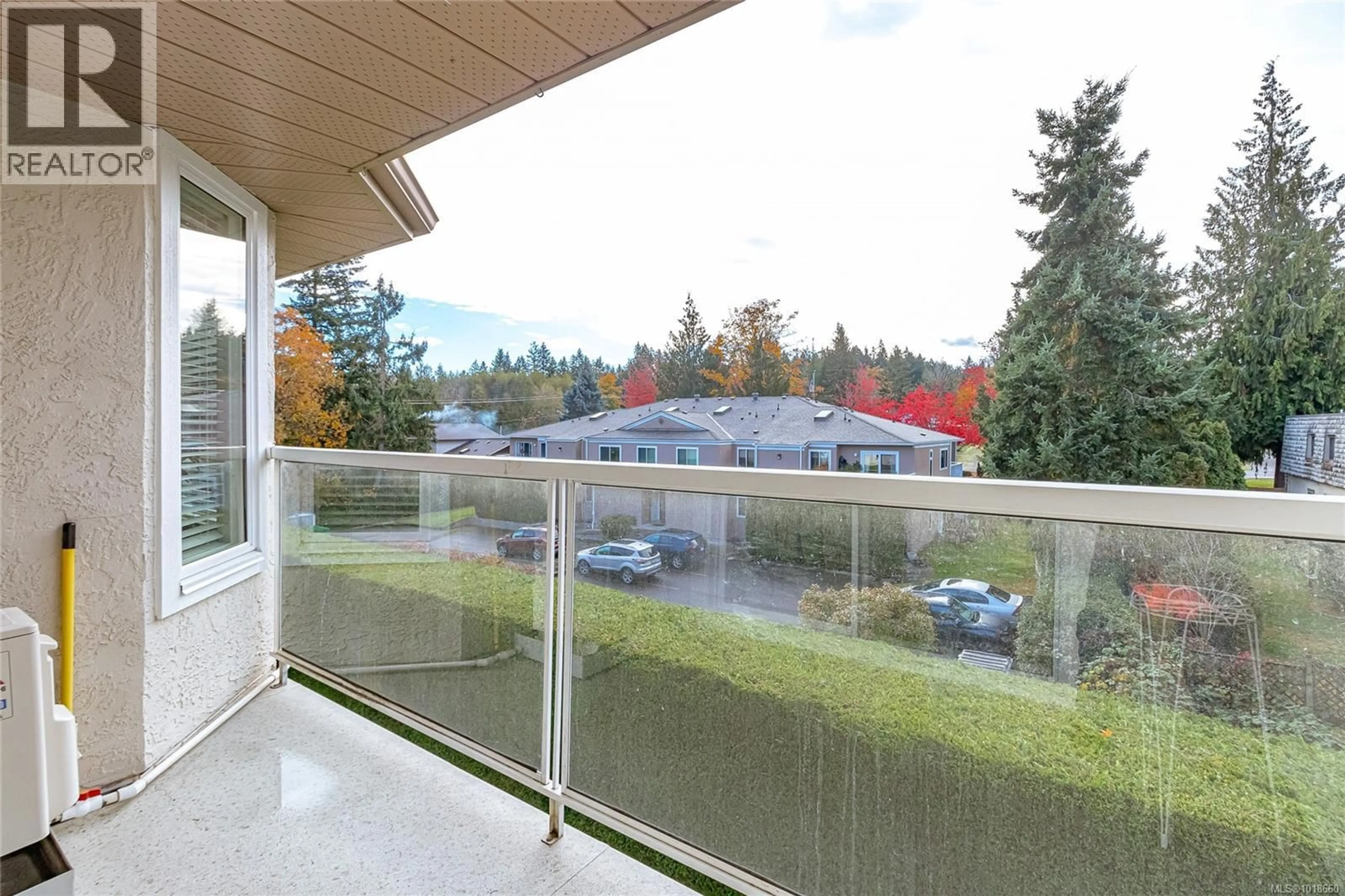 Balcony in the apartment, water/lake/river/ocean view for 303 - 134 FIFTH AVENUE EAST, Qualicum Beach British Columbia V9K1Y7