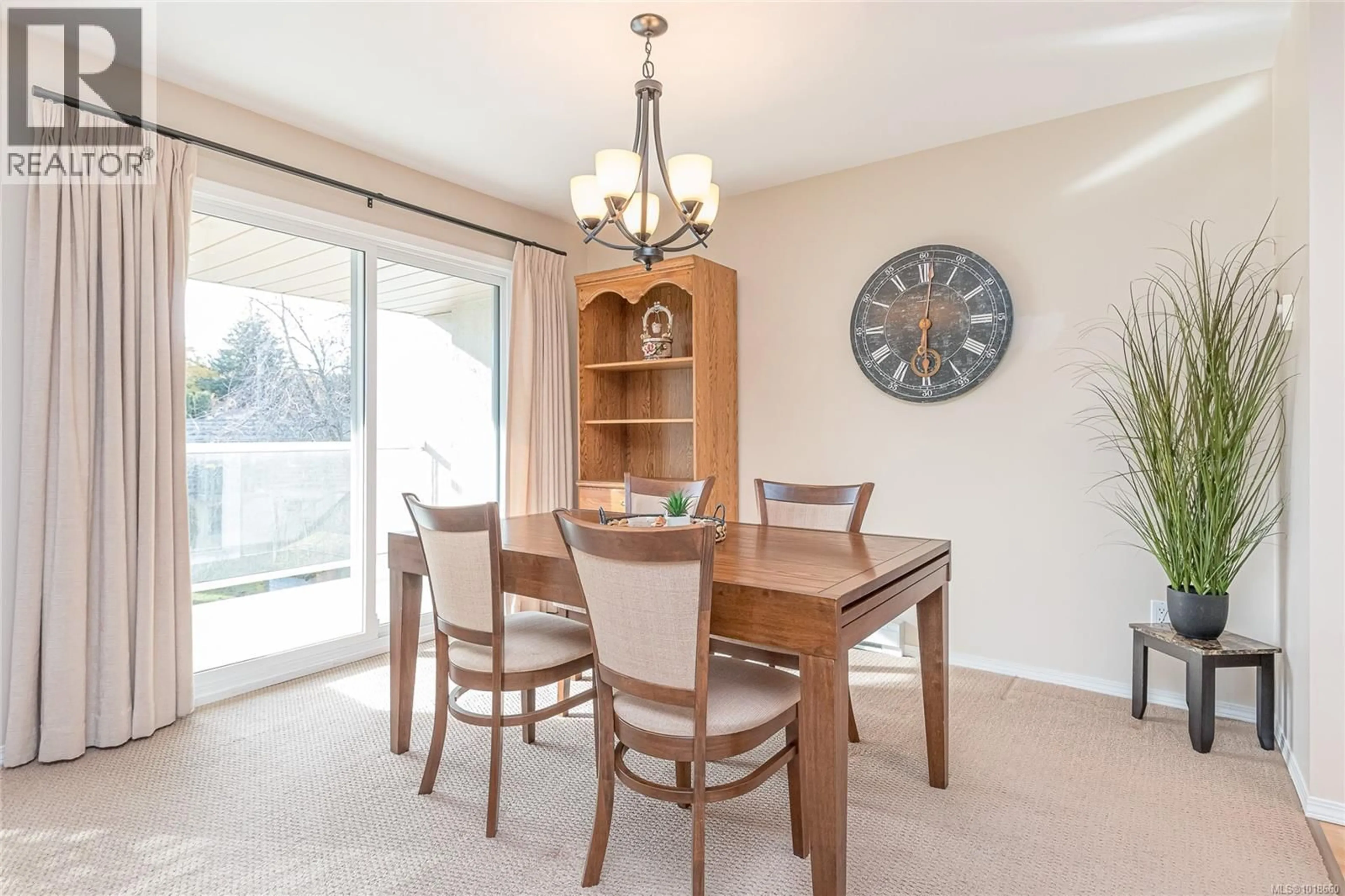 Dining room, wood/laminate floor for 303 - 134 FIFTH AVENUE EAST, Qualicum Beach British Columbia V9K1Y7