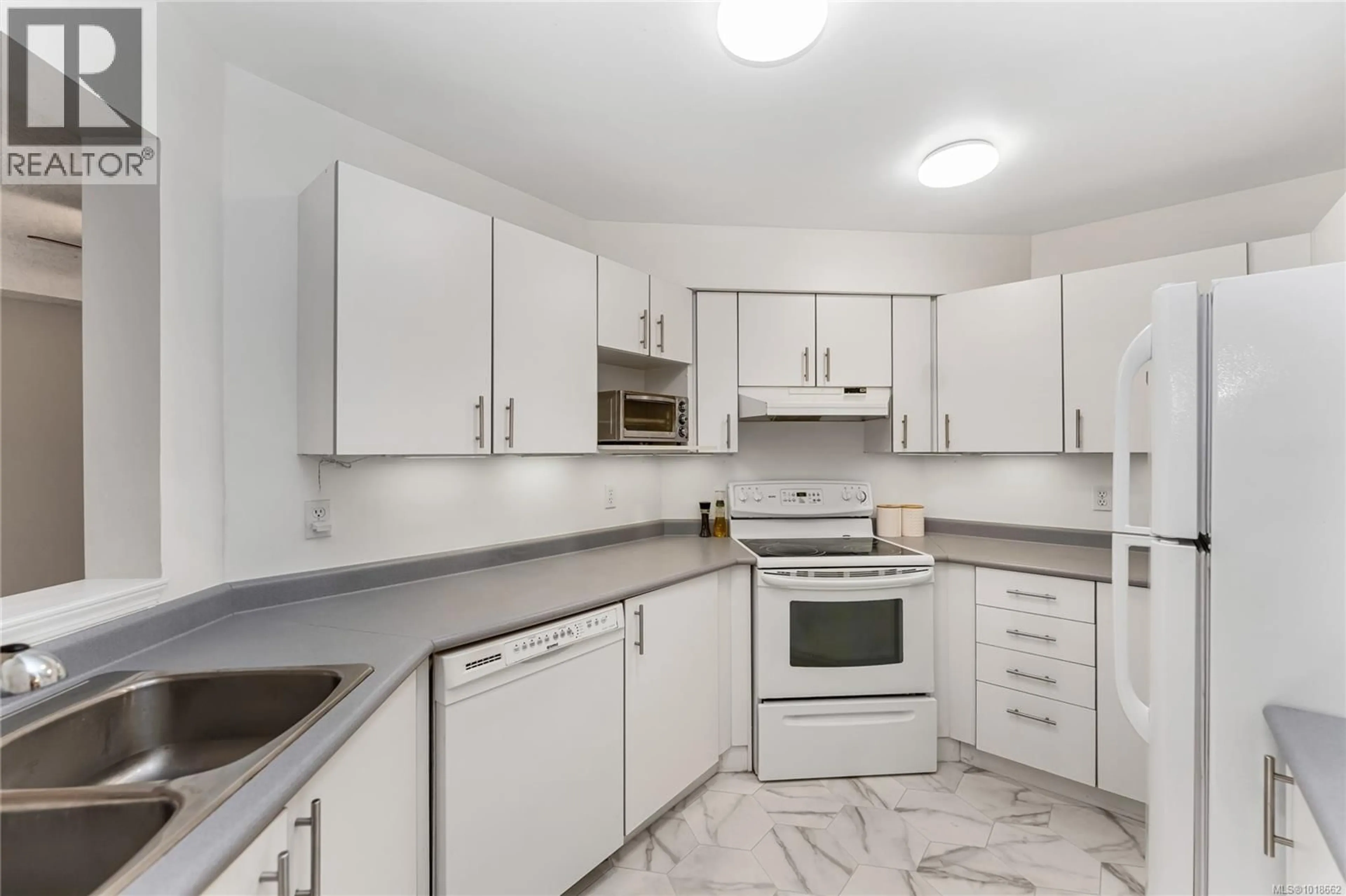 Standard kitchen, ceramic/tile floor for 111 - 3010 WASHINGTON AVENUE, Victoria British Columbia V9A1P6