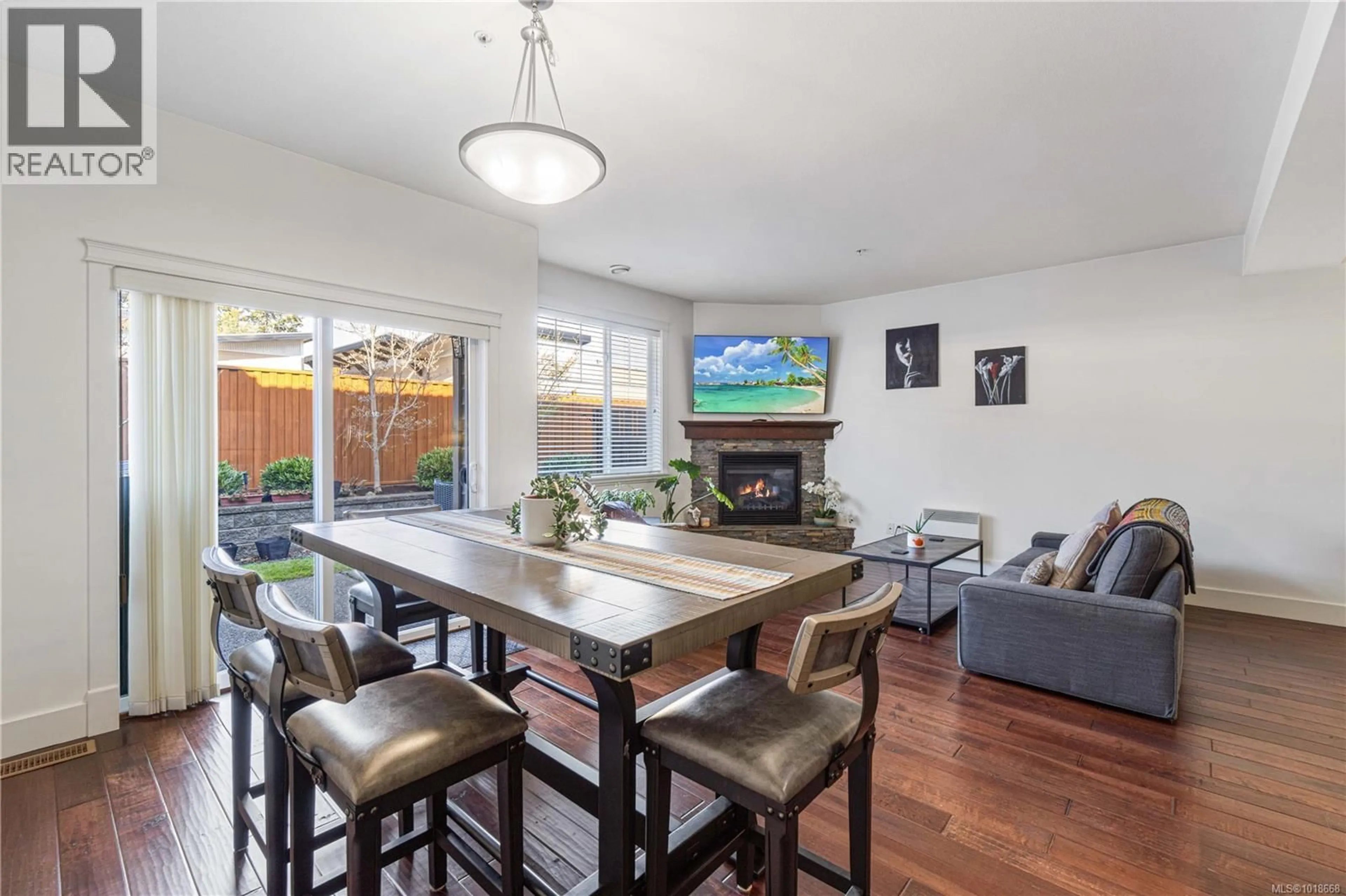 Open concept kitchen, wood/laminate floor for 12 - 344 HIRST AVENUE, Parksville British Columbia V9P1K4