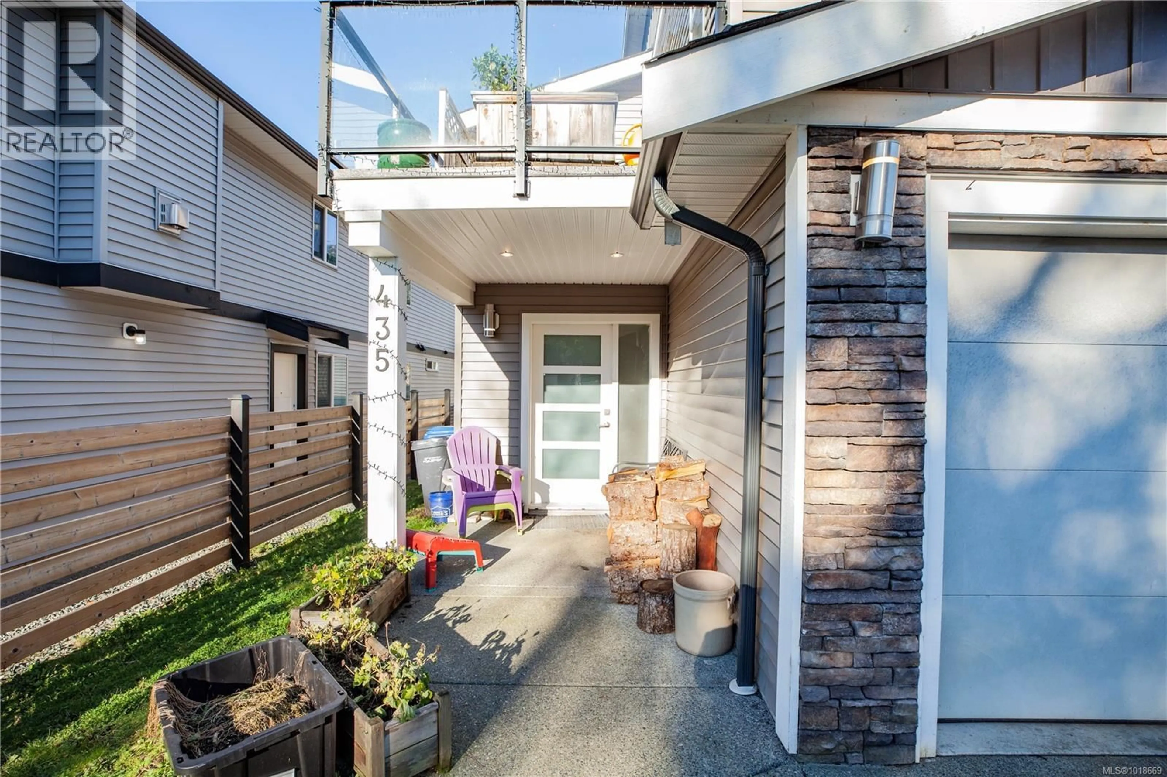 Patio, street for 435 SILVER MOUNTAIN DRIVE, Nanaimo British Columbia V9R0J5