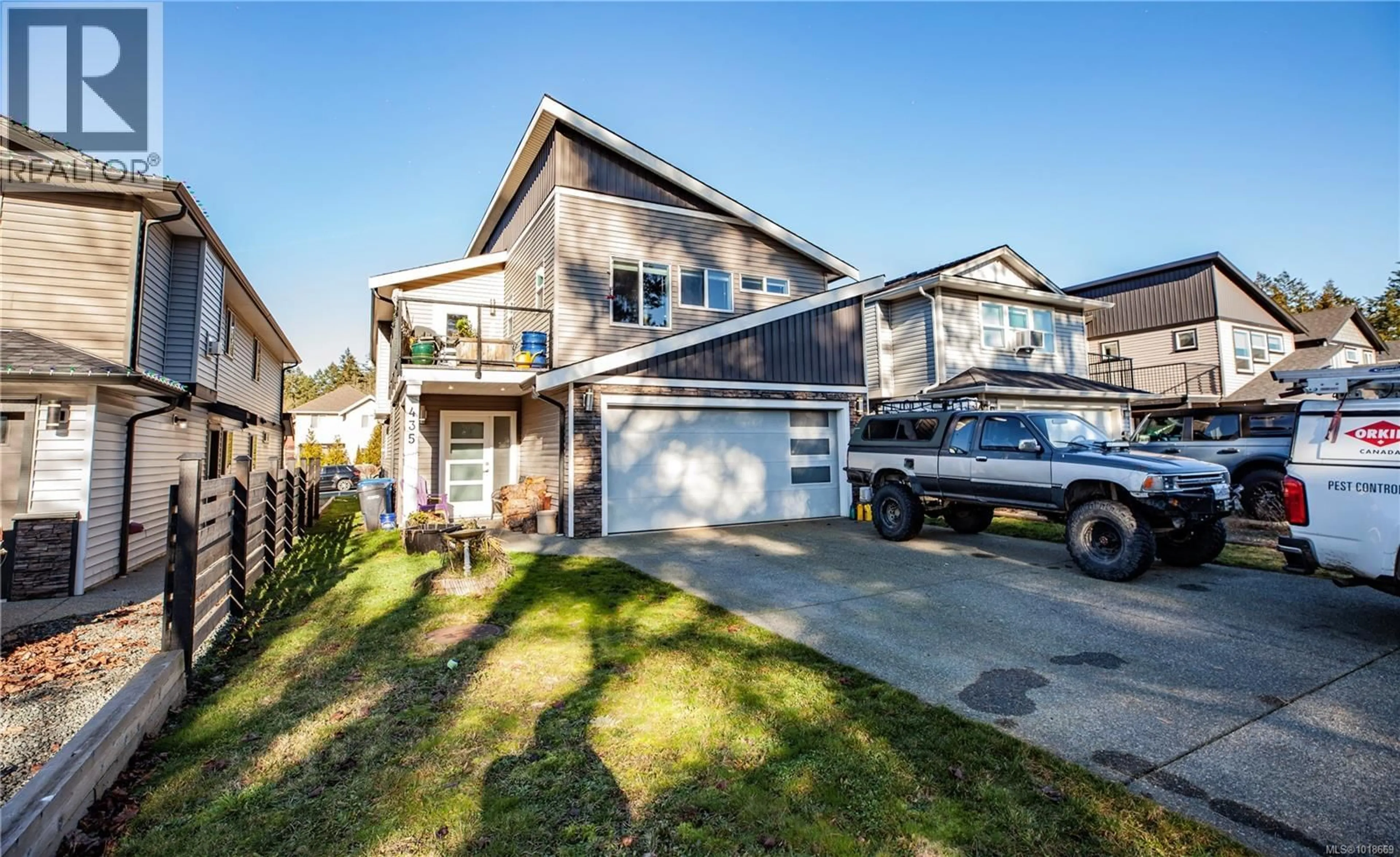 Home with vinyl exterior material, street for 435 SILVER MOUNTAIN DRIVE, Nanaimo British Columbia V9R0J5