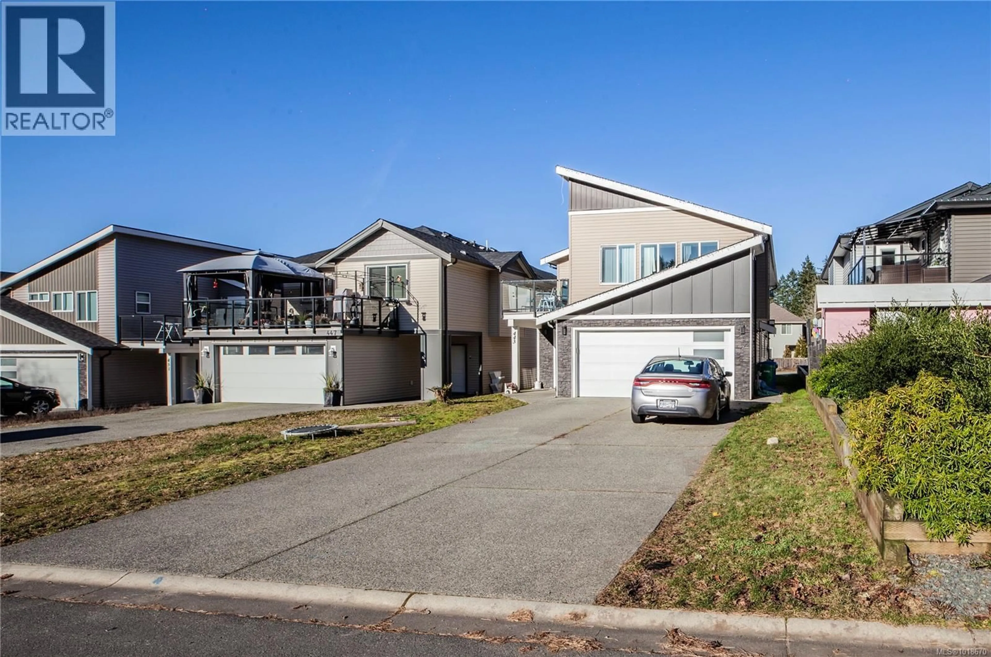 Home with vinyl exterior material, street for 443 SILVER MOUNTAIN DRIVE, Nanaimo British Columbia V9R0J5