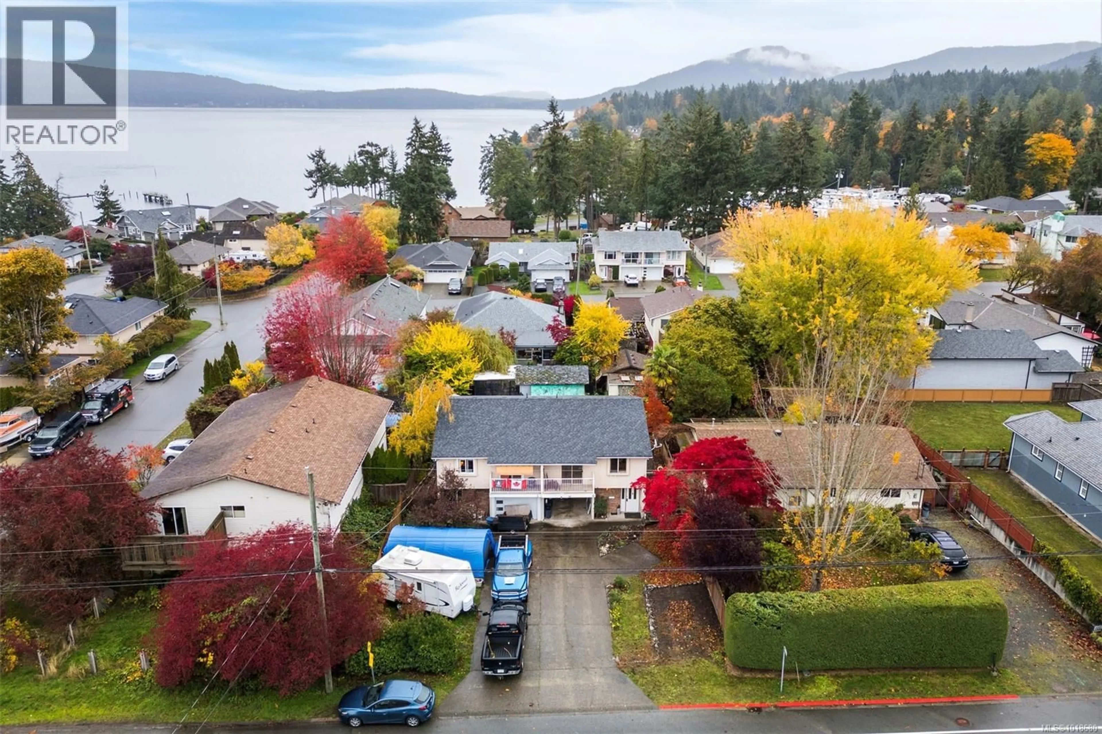 A pic from outside/outdoor area/front of a property/back of a property/a pic from drone, mountain view for 8075 QUEEN STREET, Crofton British Columbia V0R1R0