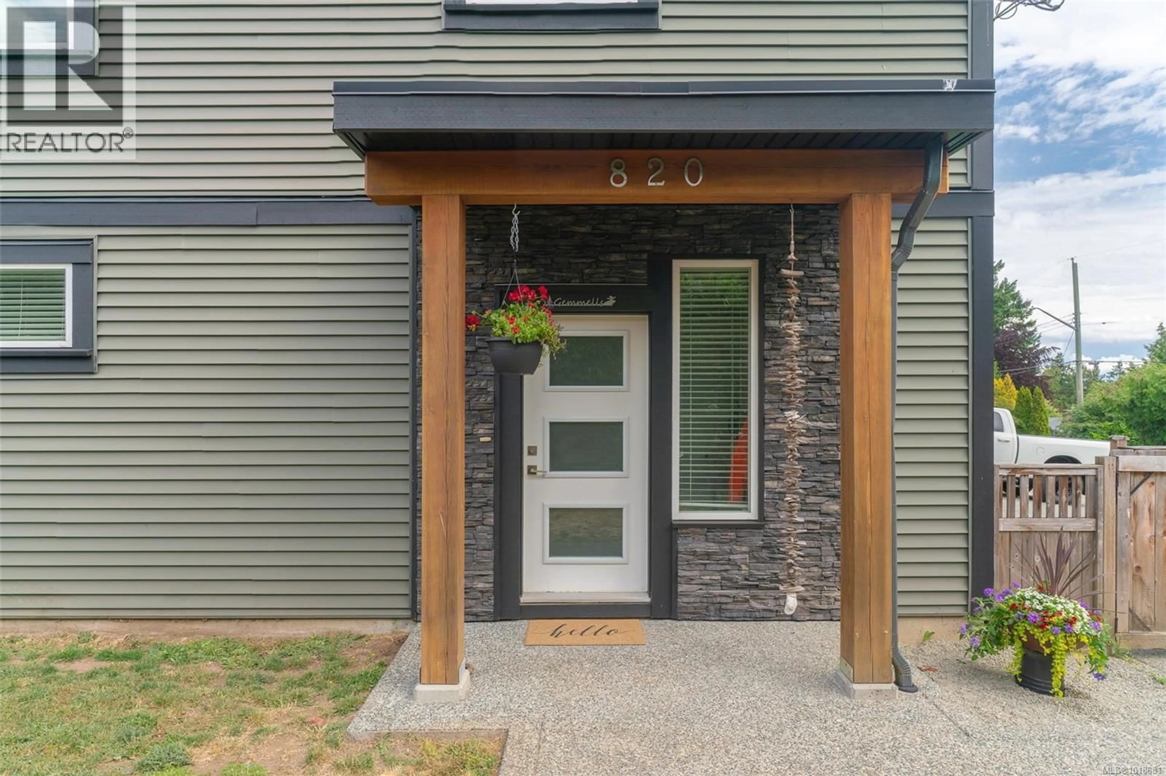 Indoor entryway for 820 BRECHIN ROAD, Nanaimo British Columbia V9S2X4