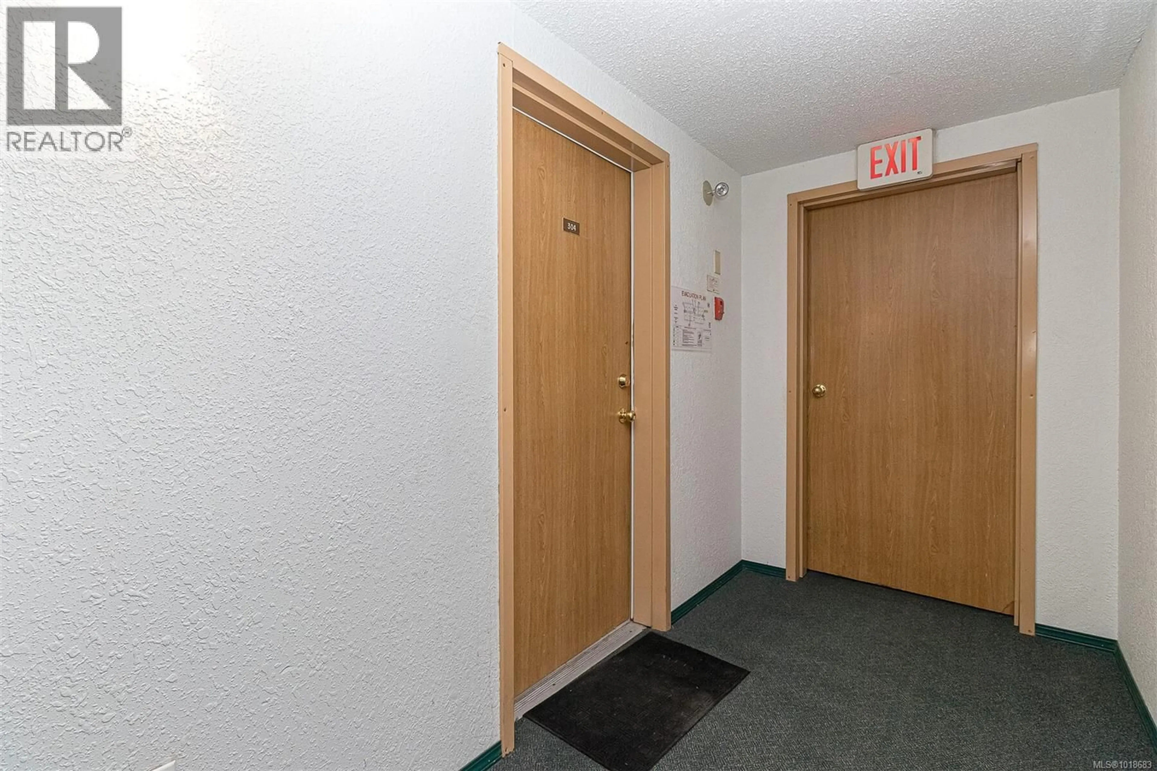 Indoor foyer for 304 - 4728 UPLANDS DRIVE, Nanaimo British Columbia V9T4S9