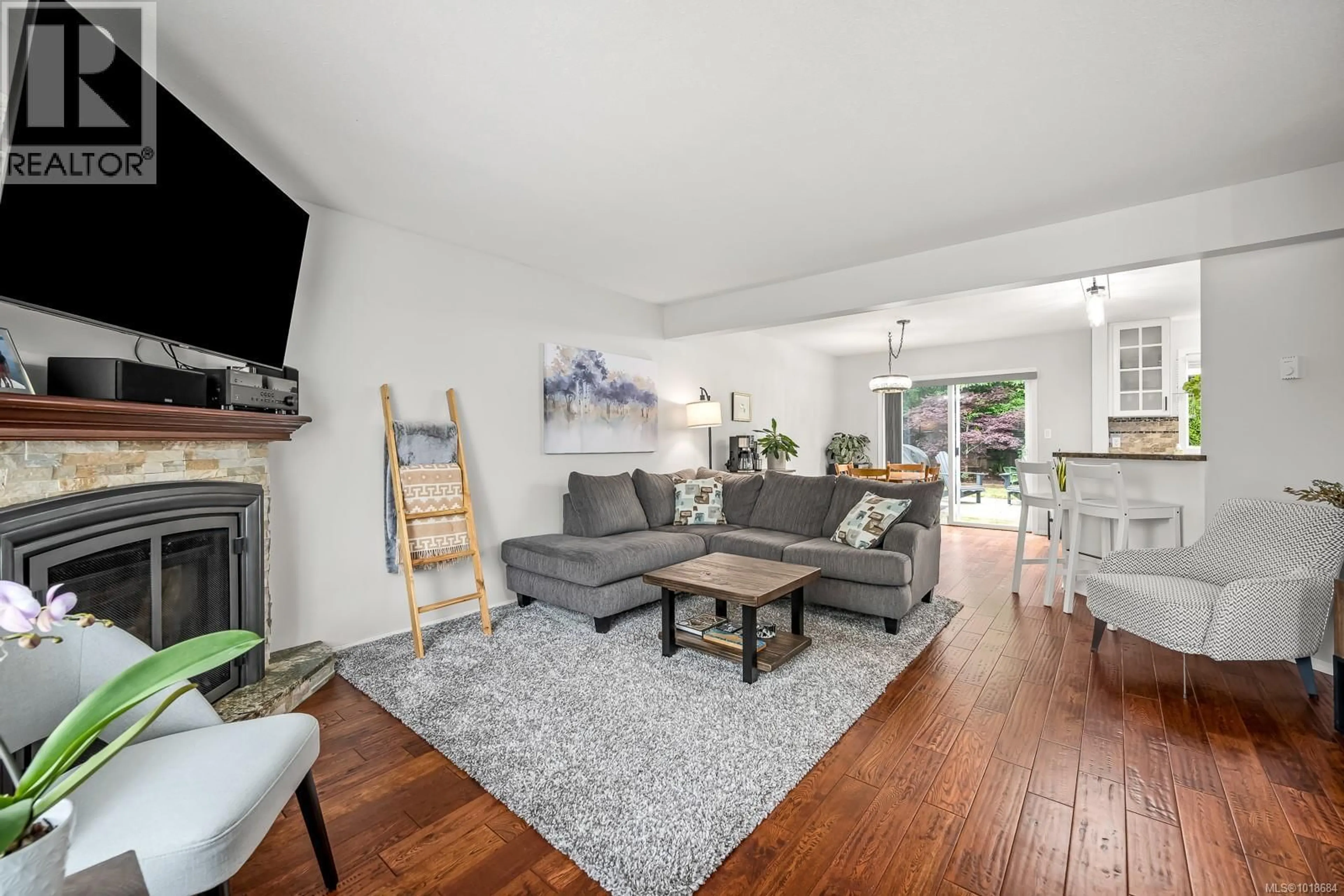 Living room with furniture, unknown for 2962 HUCKLEBERRY PLACE, Courtenay British Columbia V9N9W7