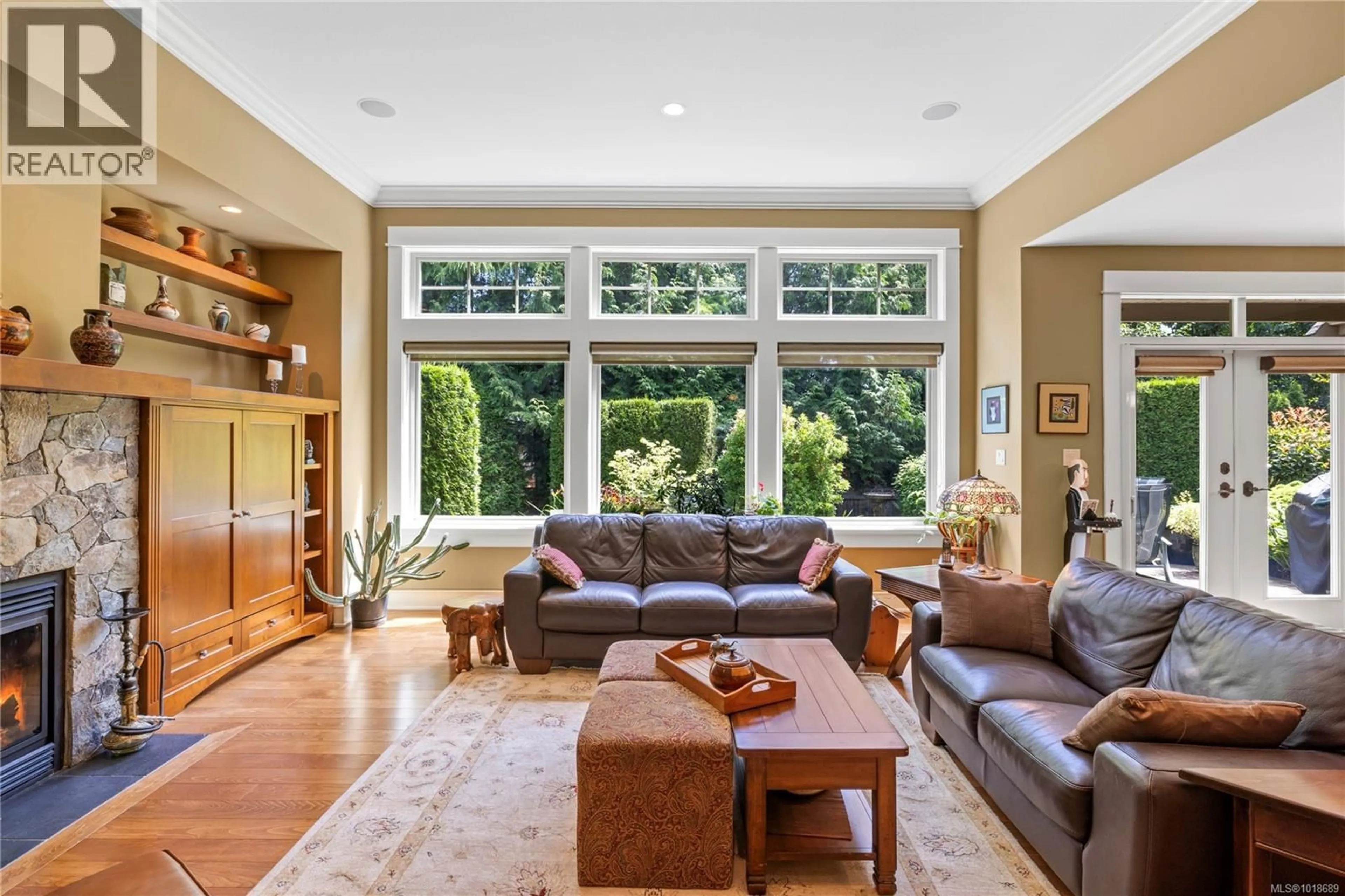 Living room with furniture, unknown for 649 EAGLEWOOD COURT, Qualicum Beach British Columbia V9K0A3