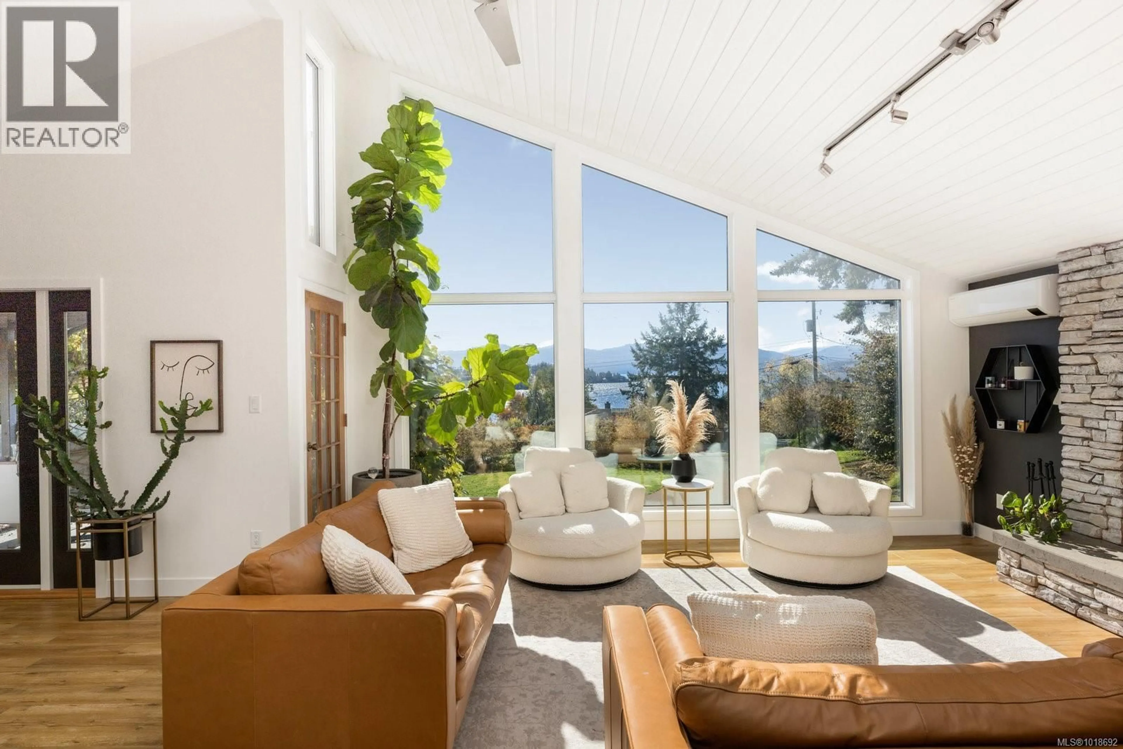 Living room with furniture, unknown for 11321 CHALET ROAD, North Saanich British Columbia V8L5M1