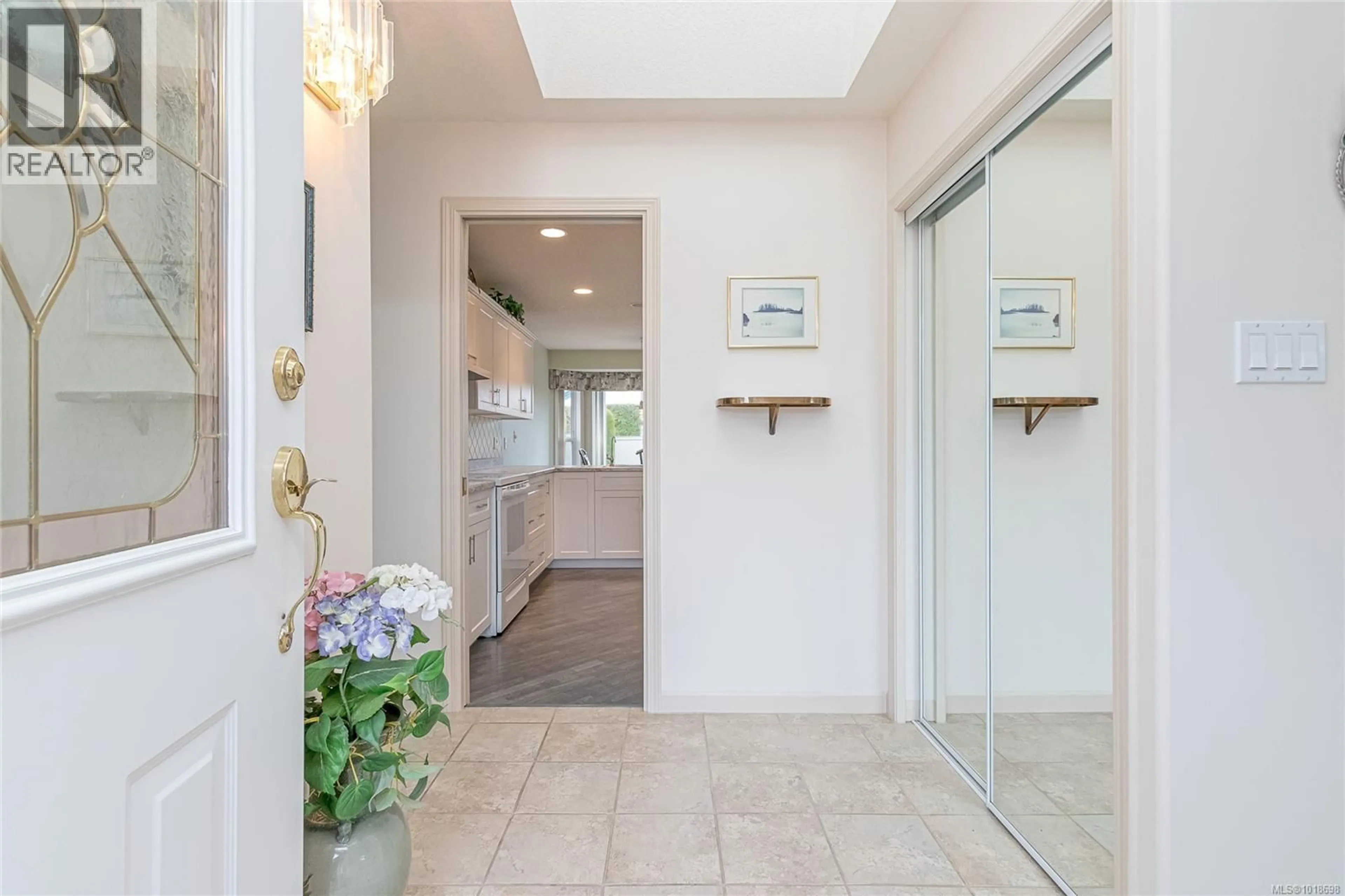 Indoor entryway for 751 ANSON PLACE, Qualicum Beach British Columbia V9K2J4