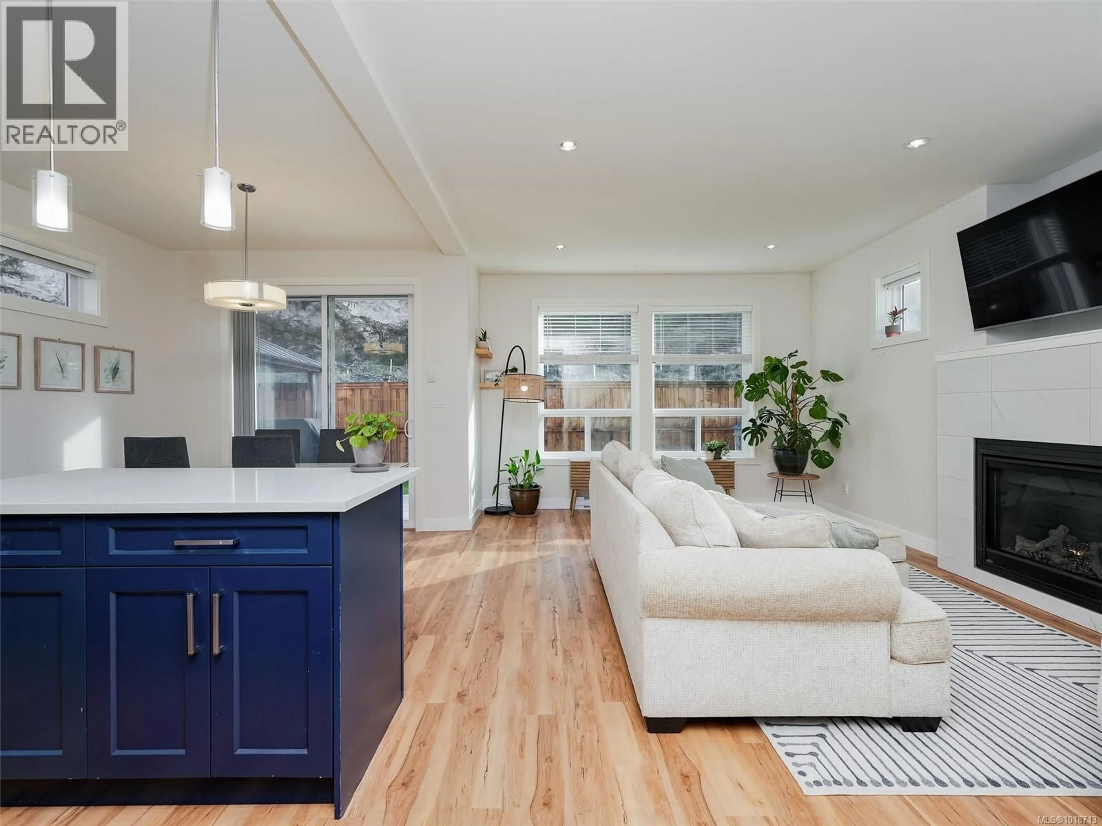 Open concept kitchen, wood/laminate floor for 1057 GAMMON WAY, Shawnigan Lake British Columbia V8H2J2