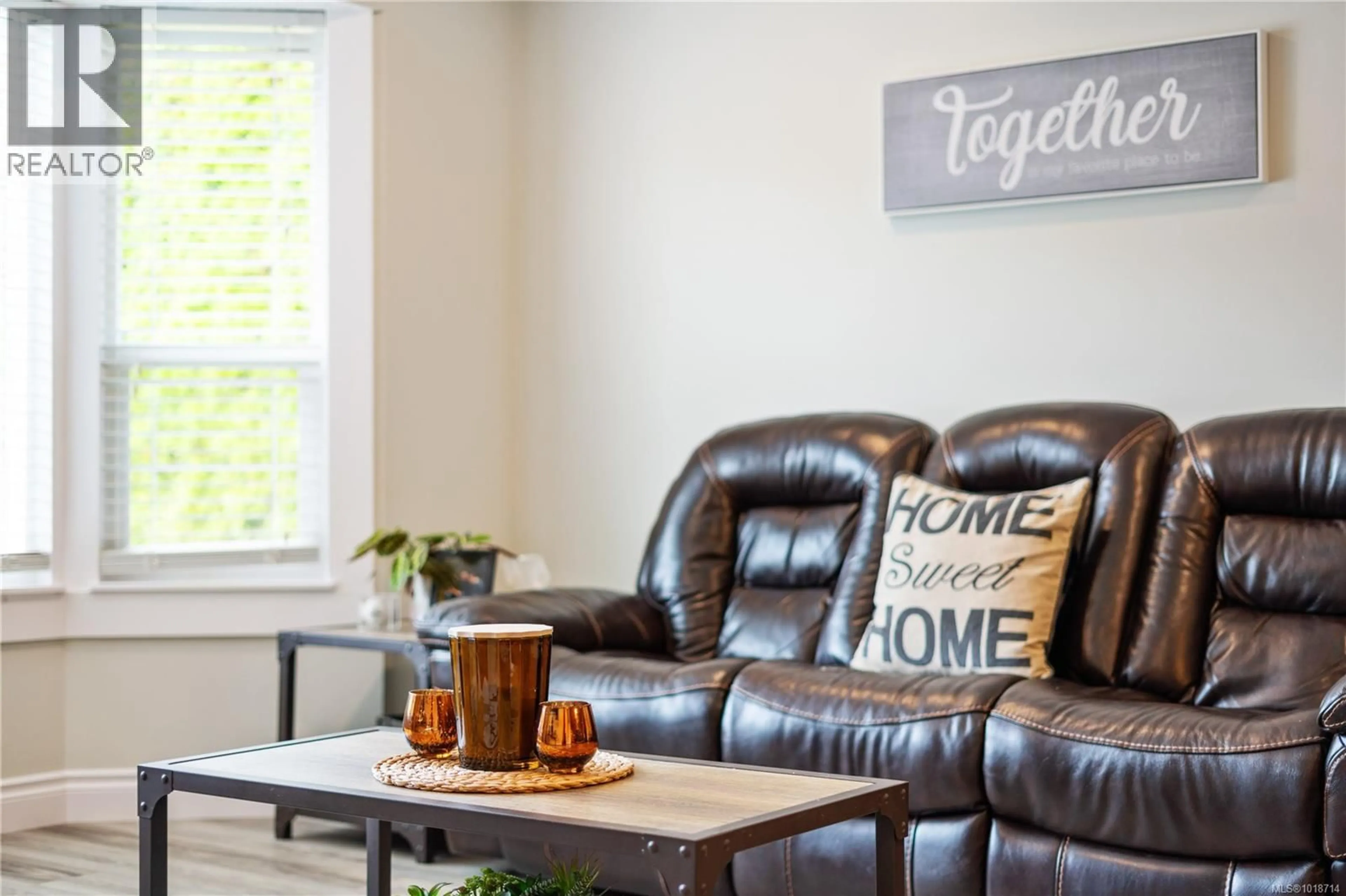 Living room with furniture, wood/laminate floor for 753 DE FRANE COURT, Ladysmith British Columbia V9G1P1