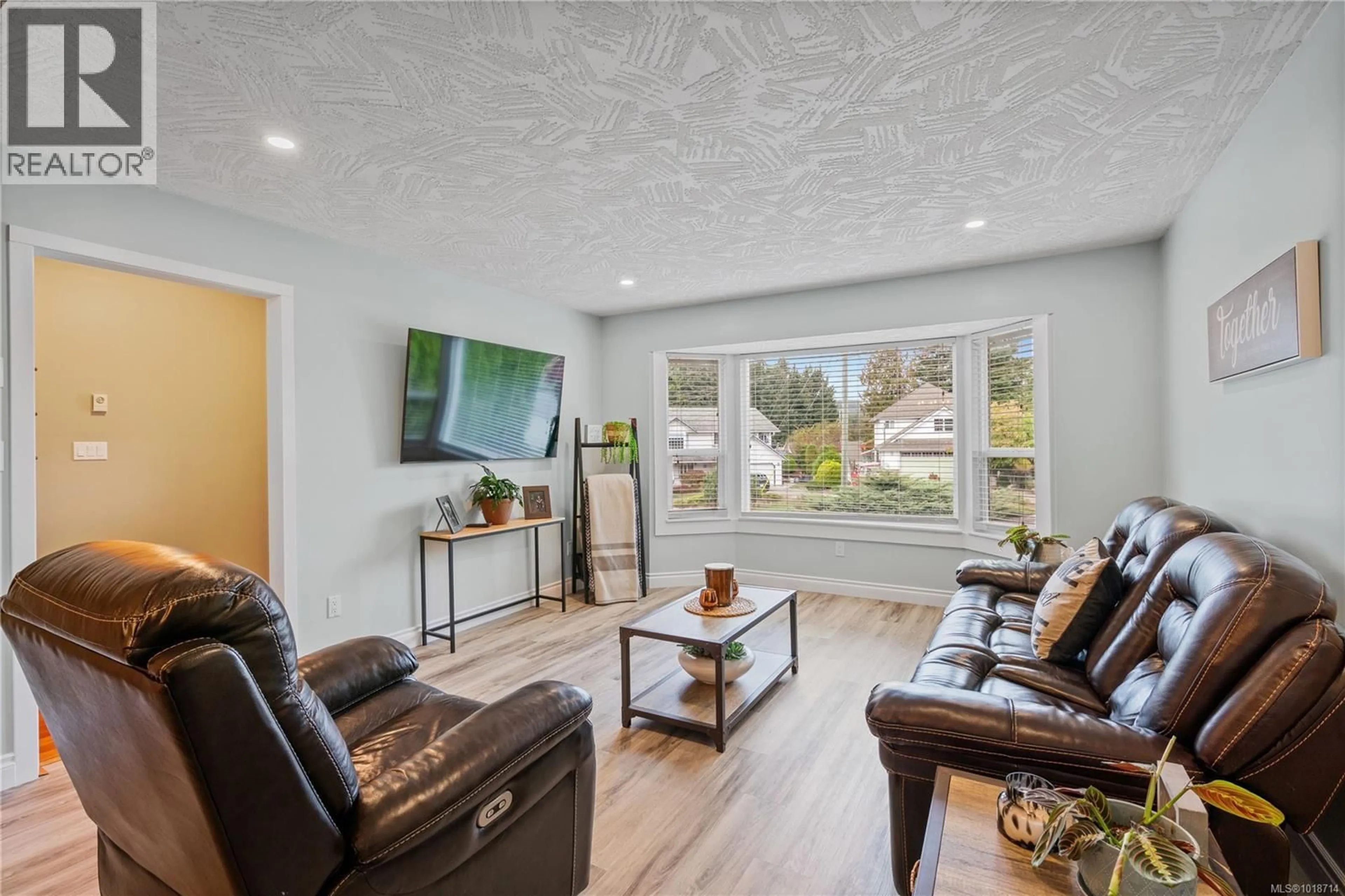 Living room with furniture, unknown for 753 DE FRANE COURT, Ladysmith British Columbia V9G1P1