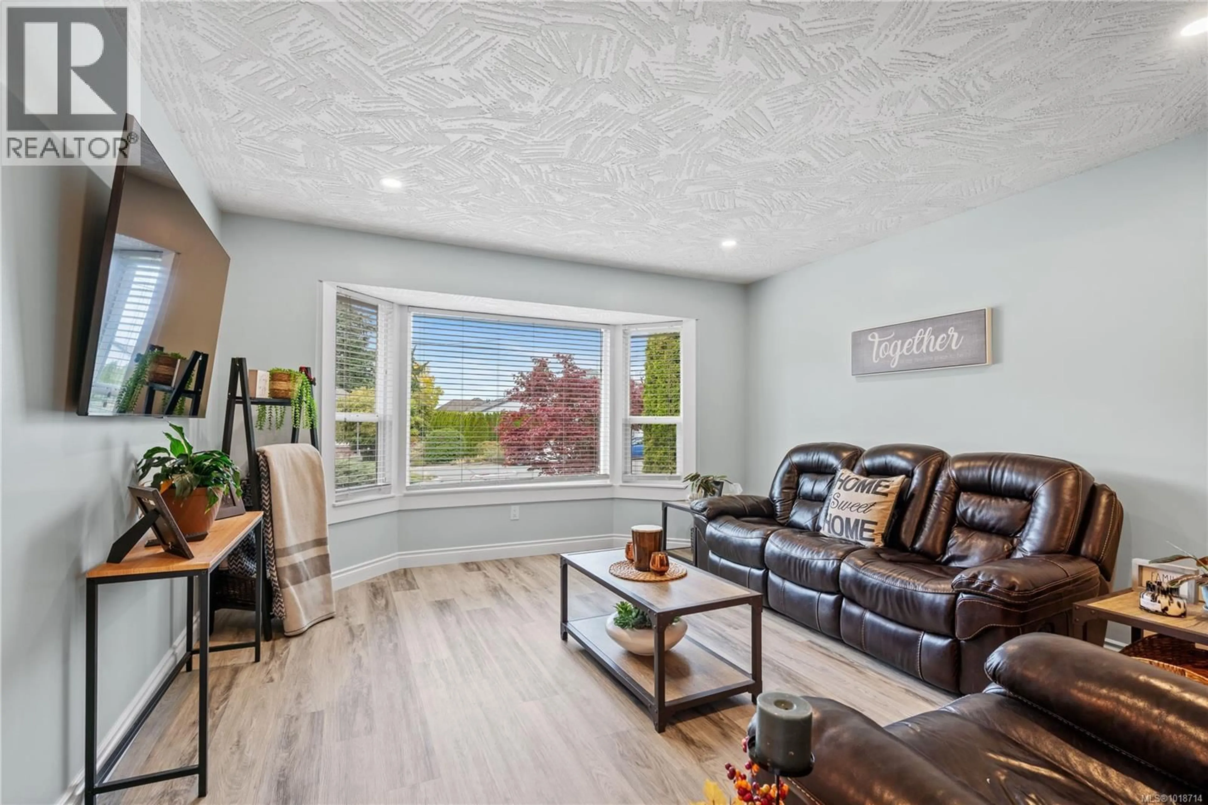 Living room with furniture, unknown for 753 DE FRANE COURT, Ladysmith British Columbia V9G1P1