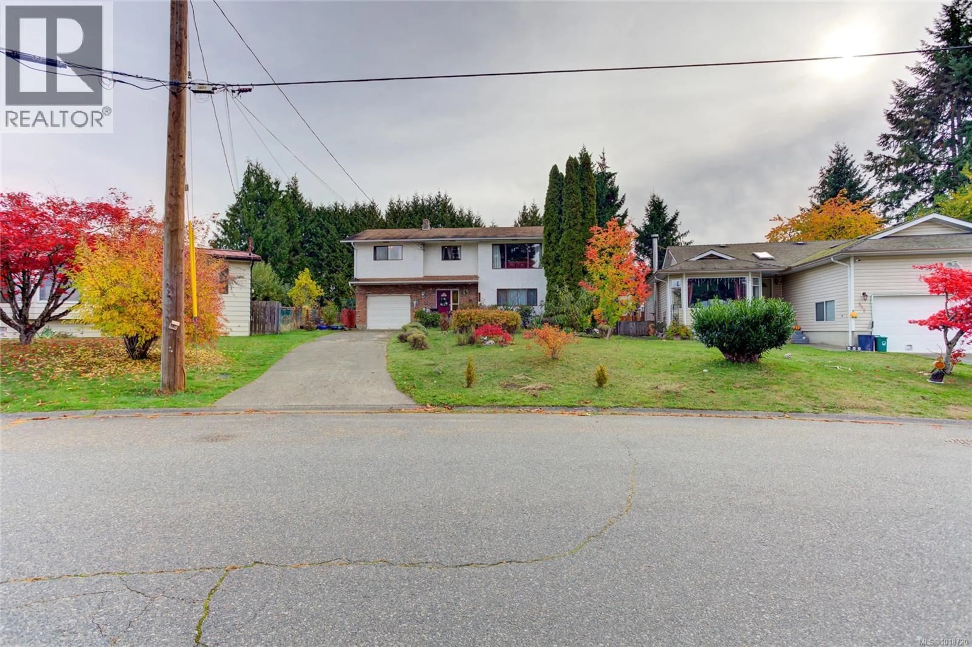 A pic from outside/outdoor area/front of a property/back of a property/a pic from drone, street for 508 WILROSE PLACE, Ladysmith British Columbia V0R2E0