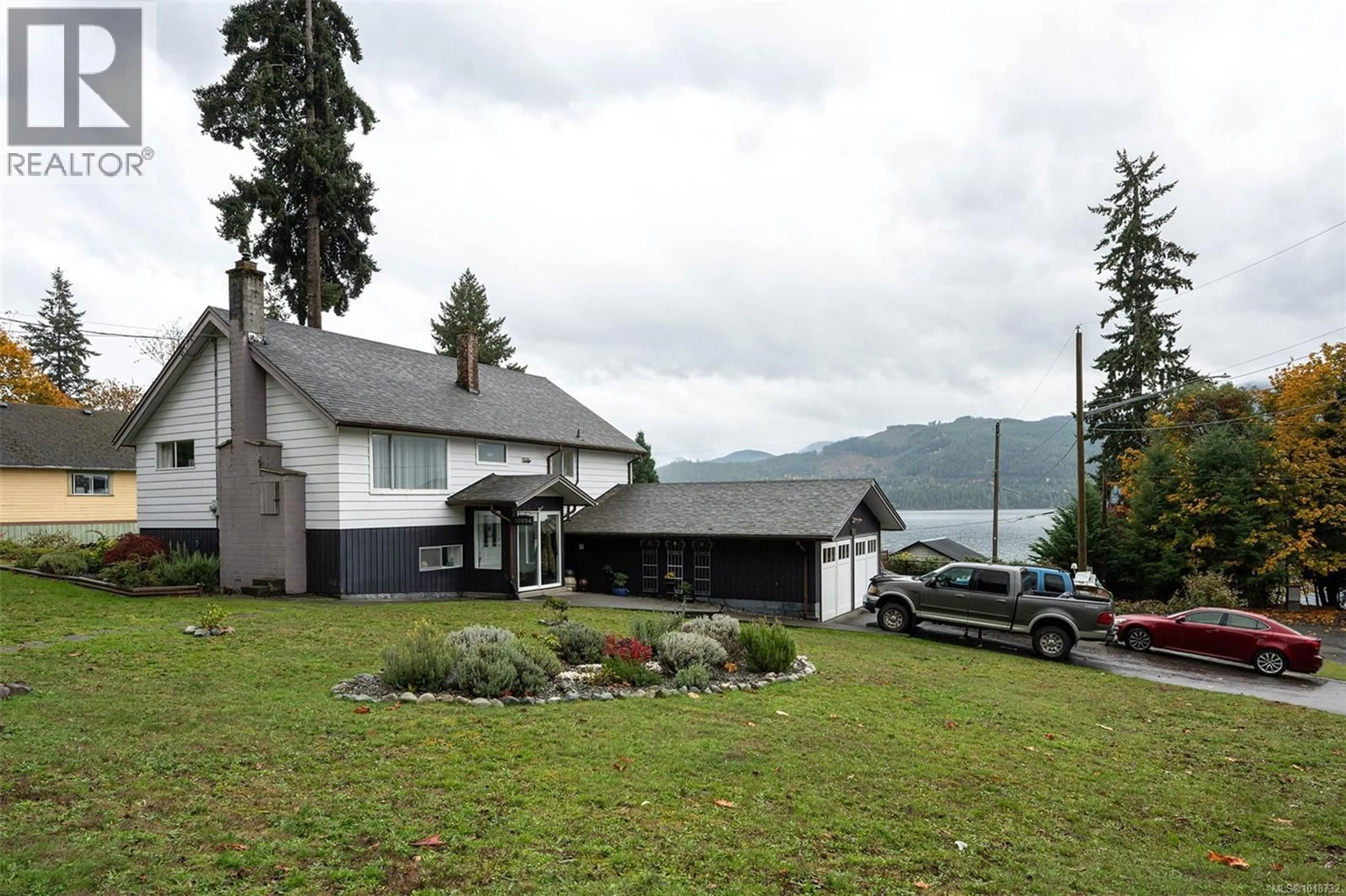 A pic from outside/outdoor area/front of a property/back of a property/a pic from drone, mountain view for 10654 YOUBOU ROAD, Youbou British Columbia V0R3E1