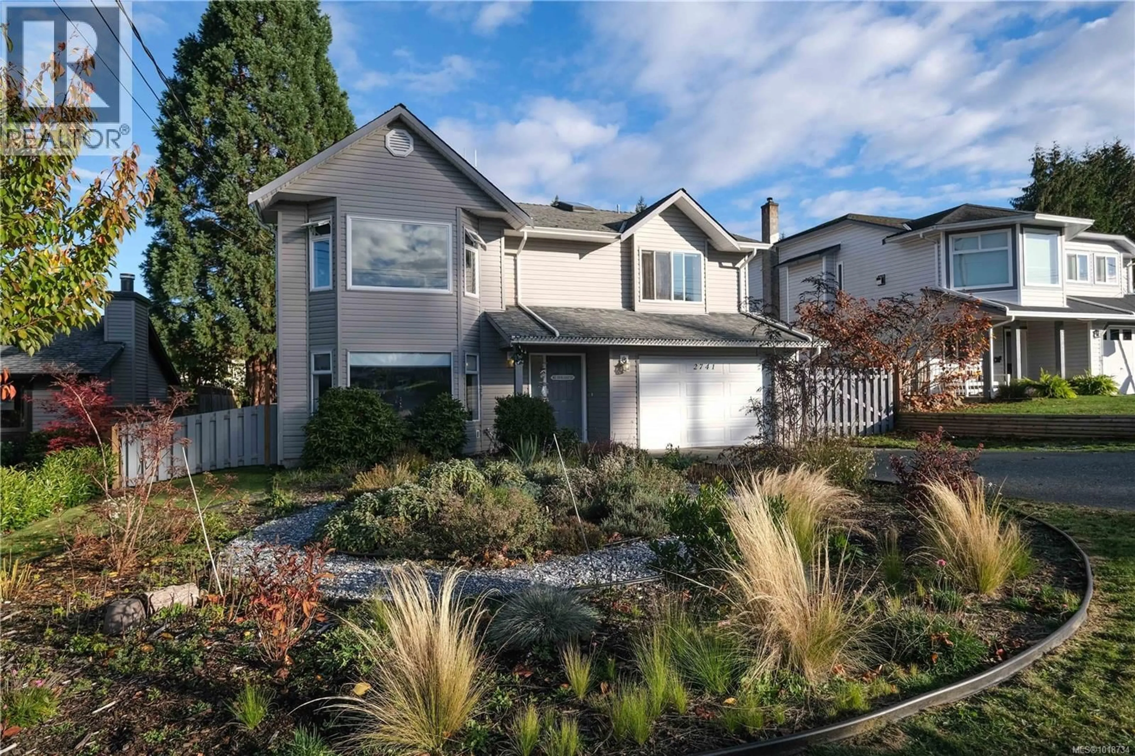 Home with vinyl exterior material, street for 2741 FAIRMILE ROAD, Campbell River British Columbia V9W7L6