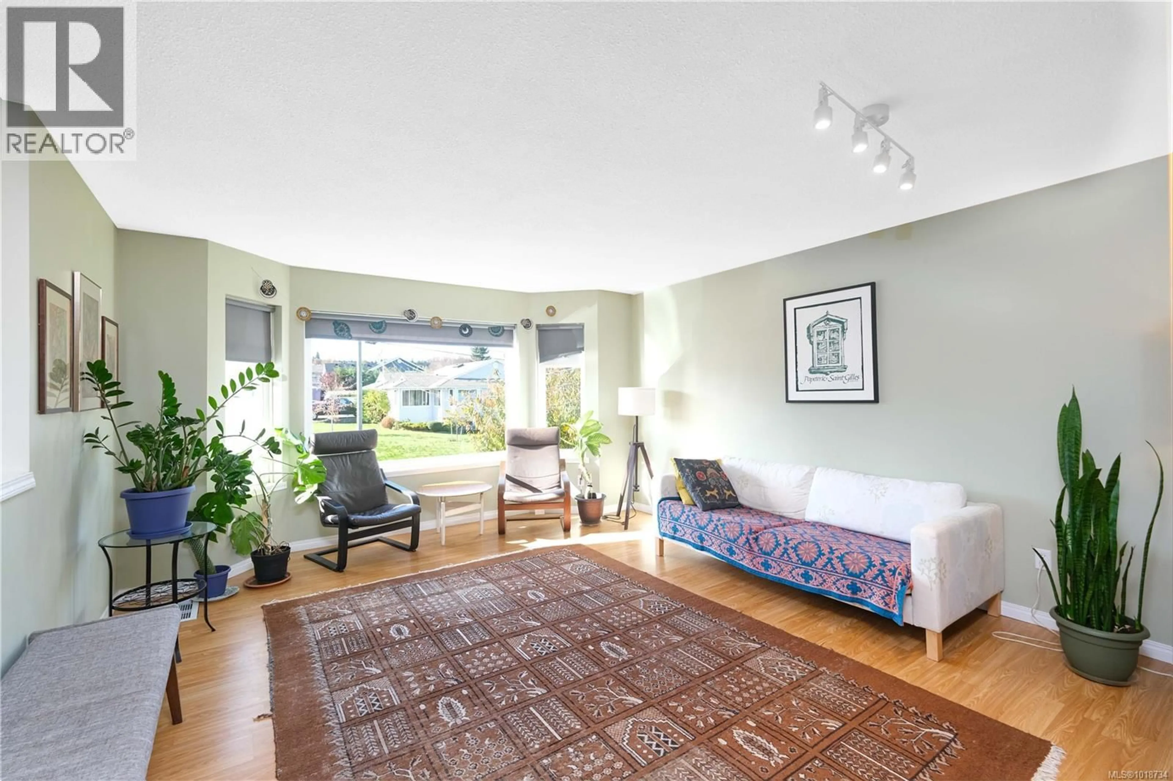 Living room with furniture, unknown for 2741 FAIRMILE ROAD, Campbell River British Columbia V9W7L6