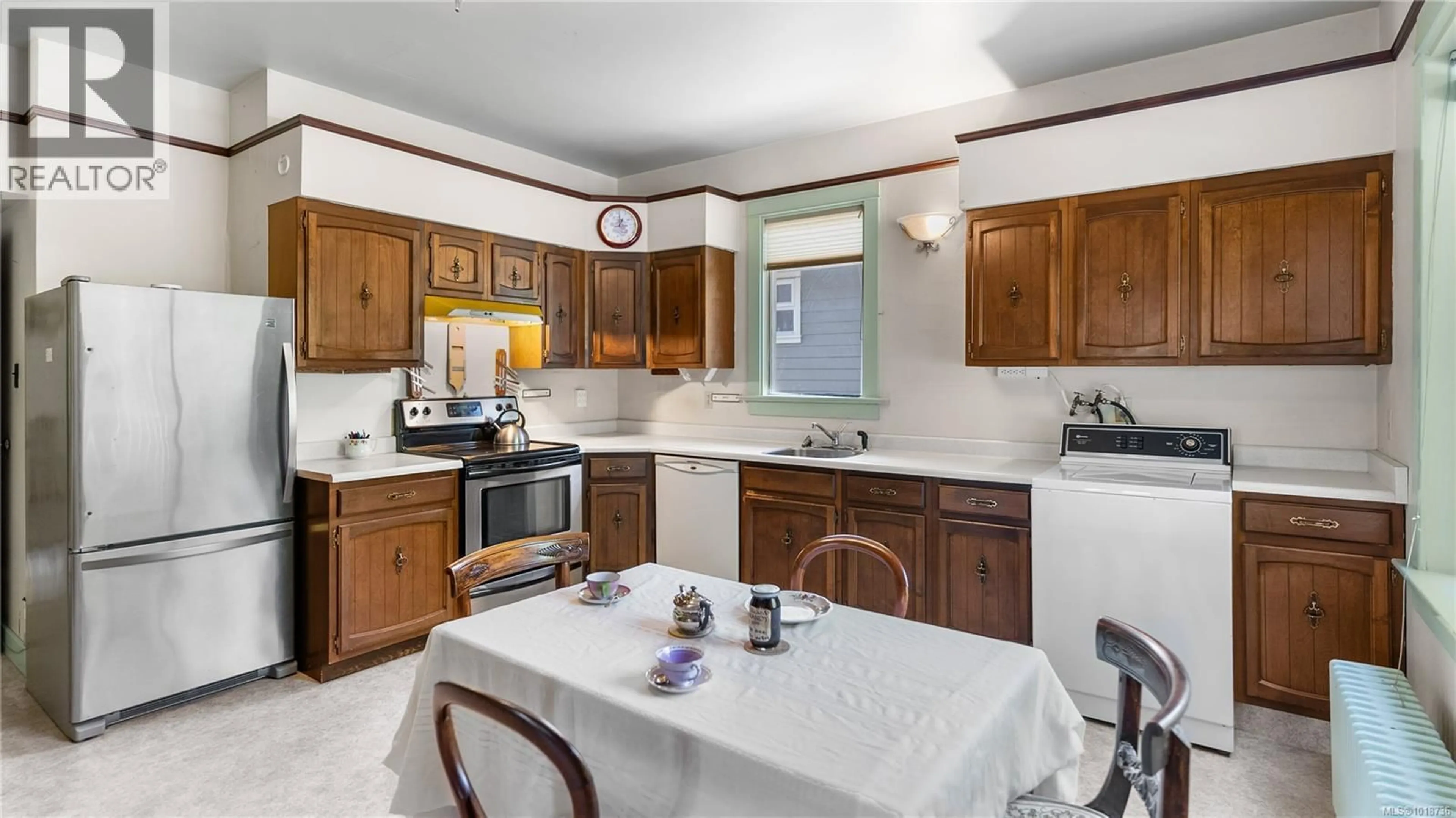 Standard kitchen, ceramic/tile floor for 1296 RICHARDSON STREET, Victoria British Columbia V8V3E1