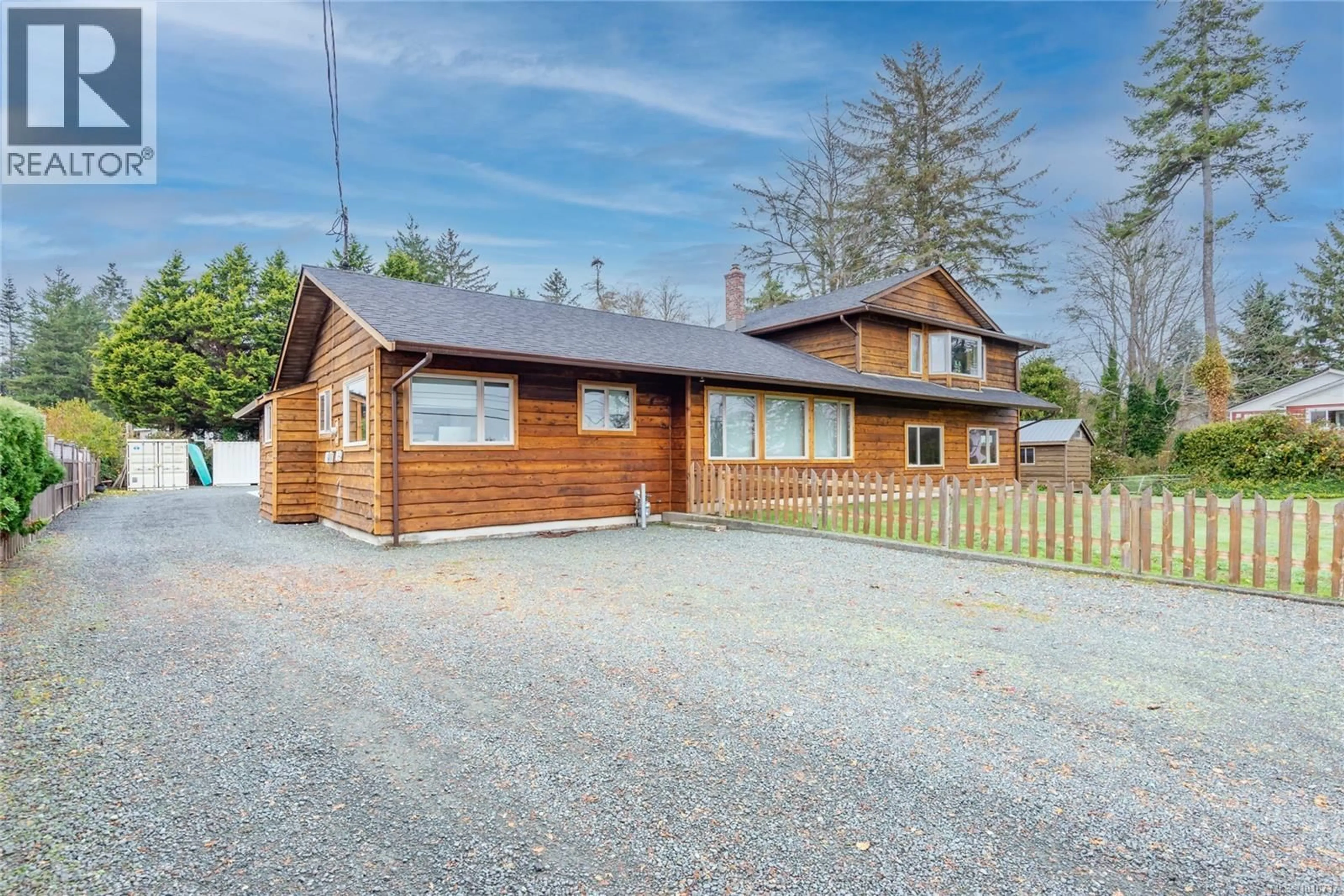 A pic from outside/outdoor area/front of a property/back of a property/a pic from drone, street for 3910 ISLAND HIGHWAY, Campbell River British Columbia V9H1M1
