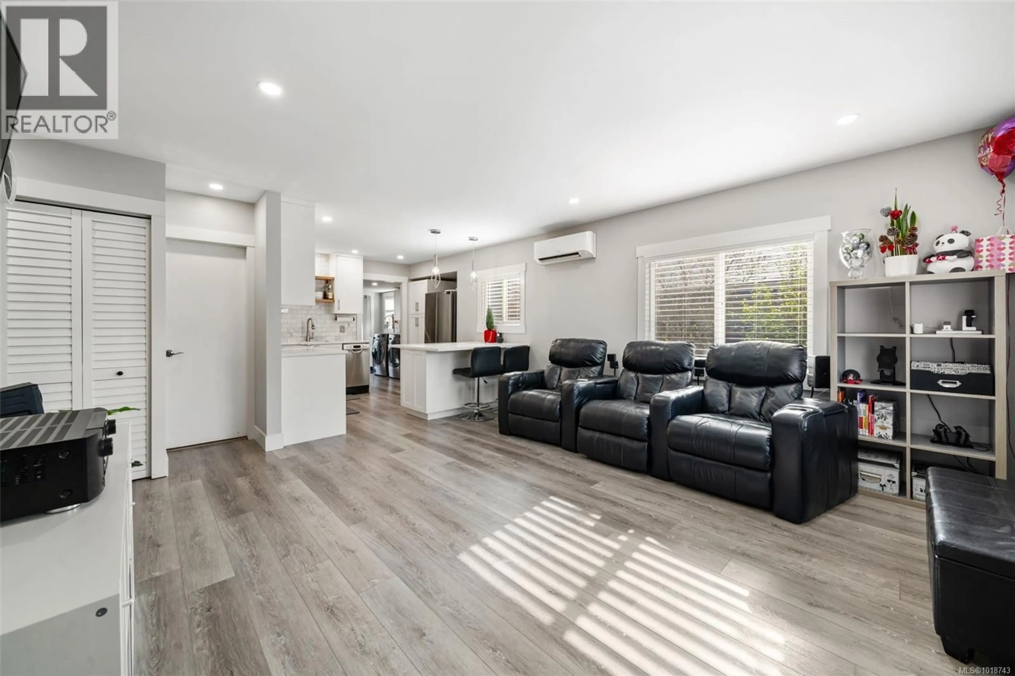 Unknown for 450 OBED AVENUE, Saanich British Columbia V9A1K5