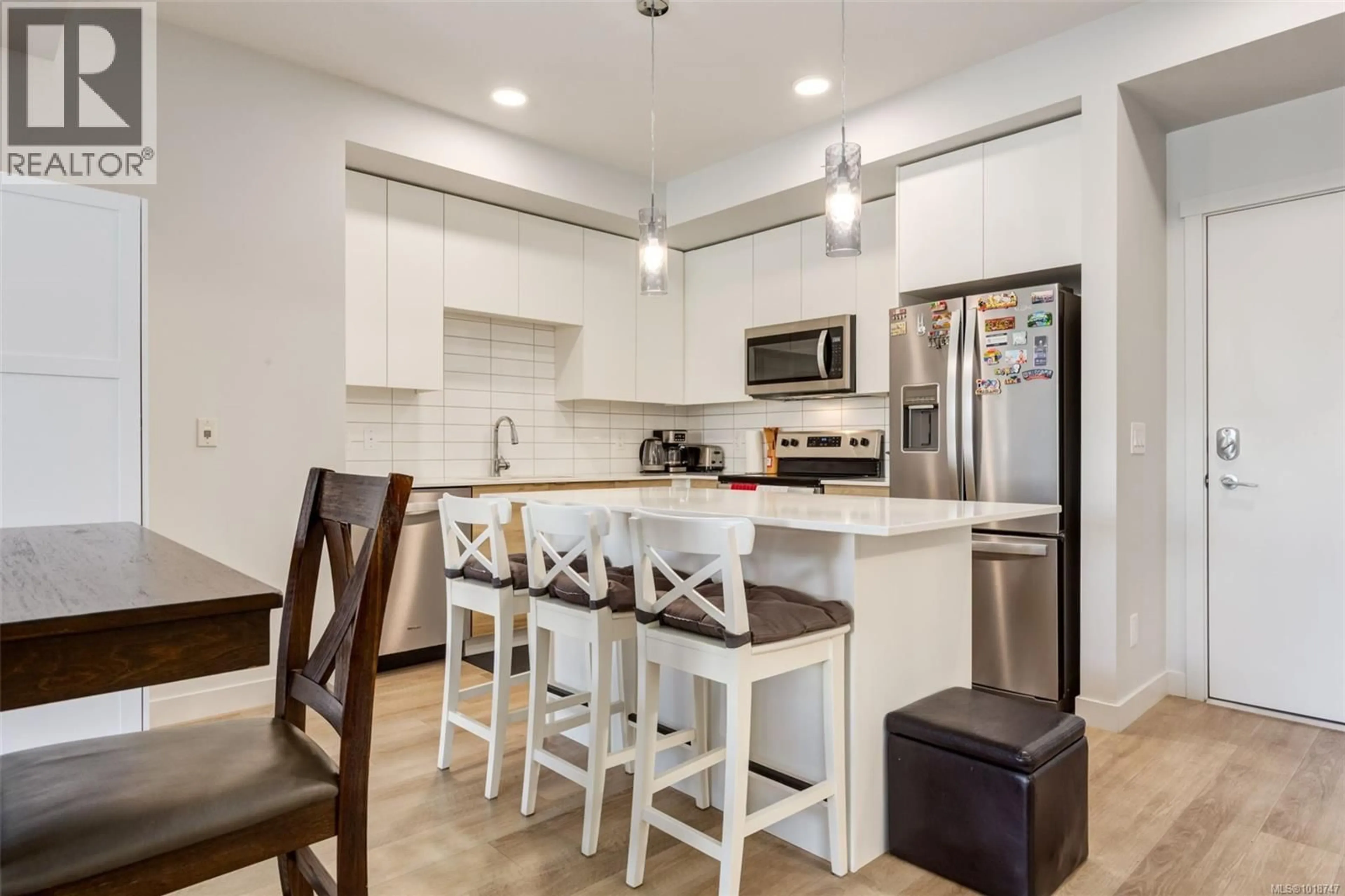 Open concept kitchen, ceramic/tile floor for 310 - 4830 CEDAR RIDGE PLACE, Nanaimo British Columbia V9T0M8