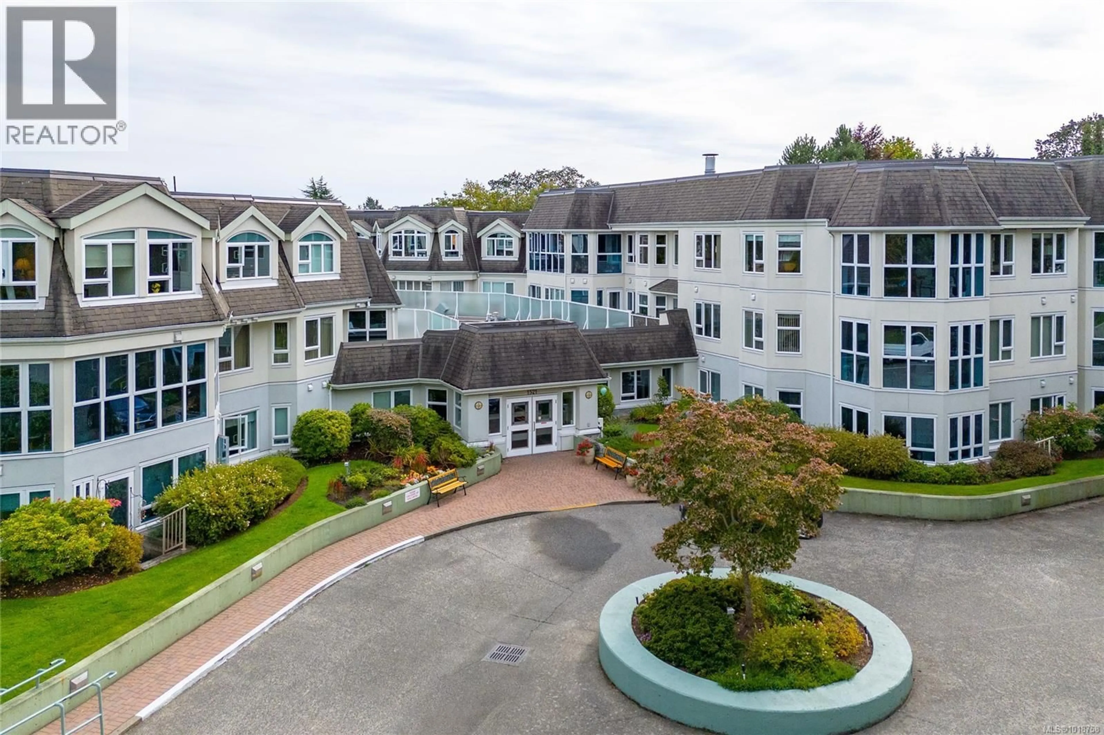 A pic from outside/outdoor area/front of a property/back of a property/a pic from drone, unknown for 105 - 1521 CHURCH AVENUE, Saanich British Columbia V8P5T7