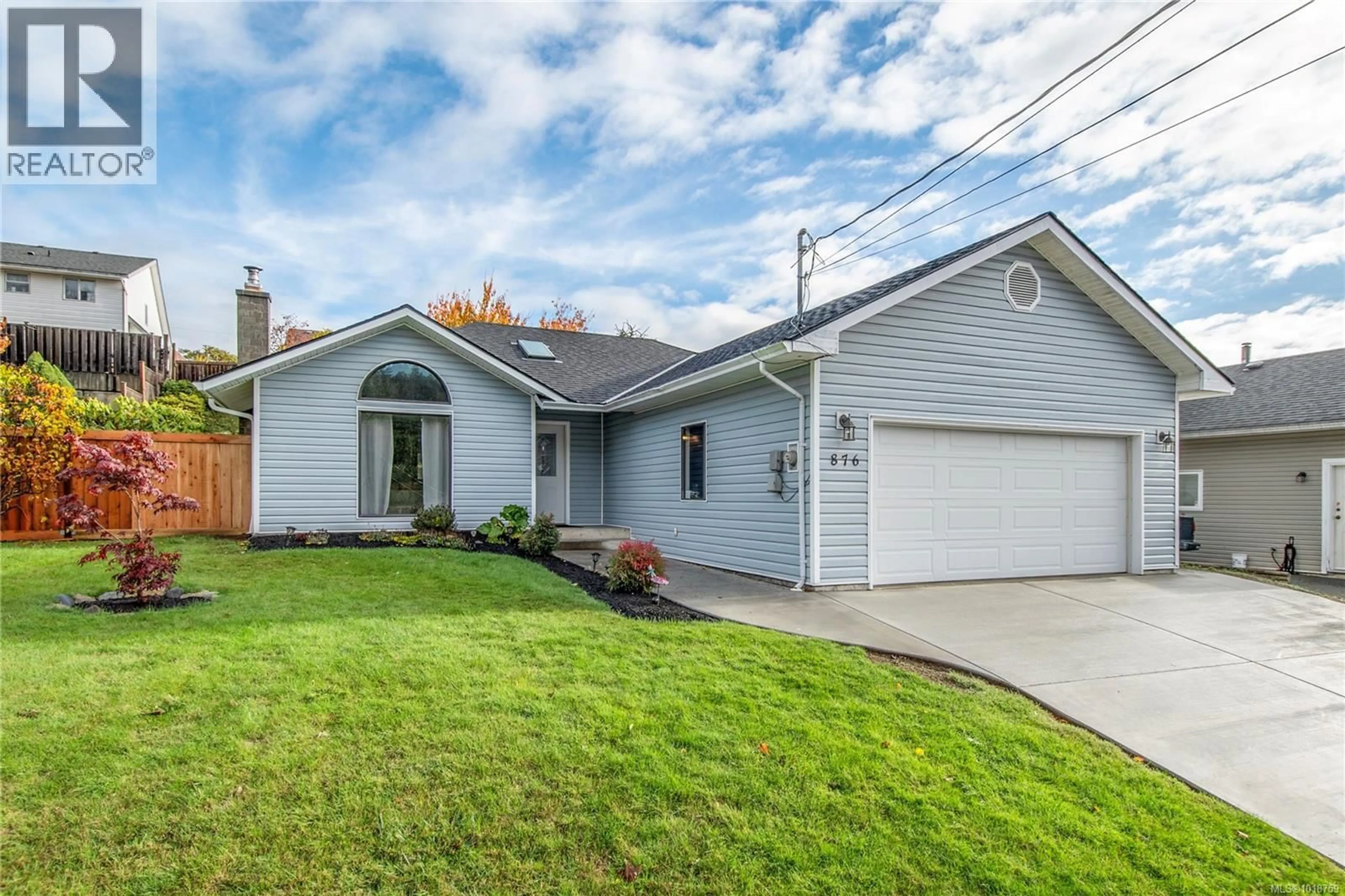 Home with vinyl exterior material, street for 876 SPRINGBOK ROAD, Campbell River British Columbia V9R7M3