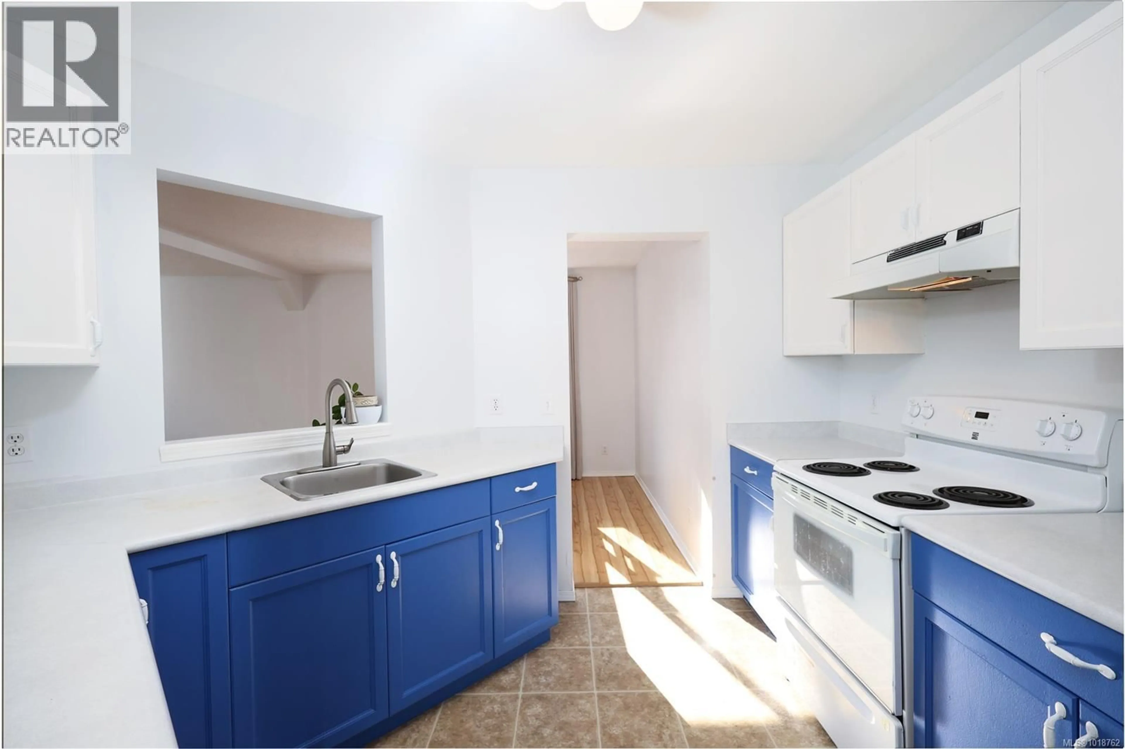 Standard kitchen, ceramic/tile floor for 201 - 3226 COWICHAN LAKE ROAD, Duncan British Columbia V9L4B9