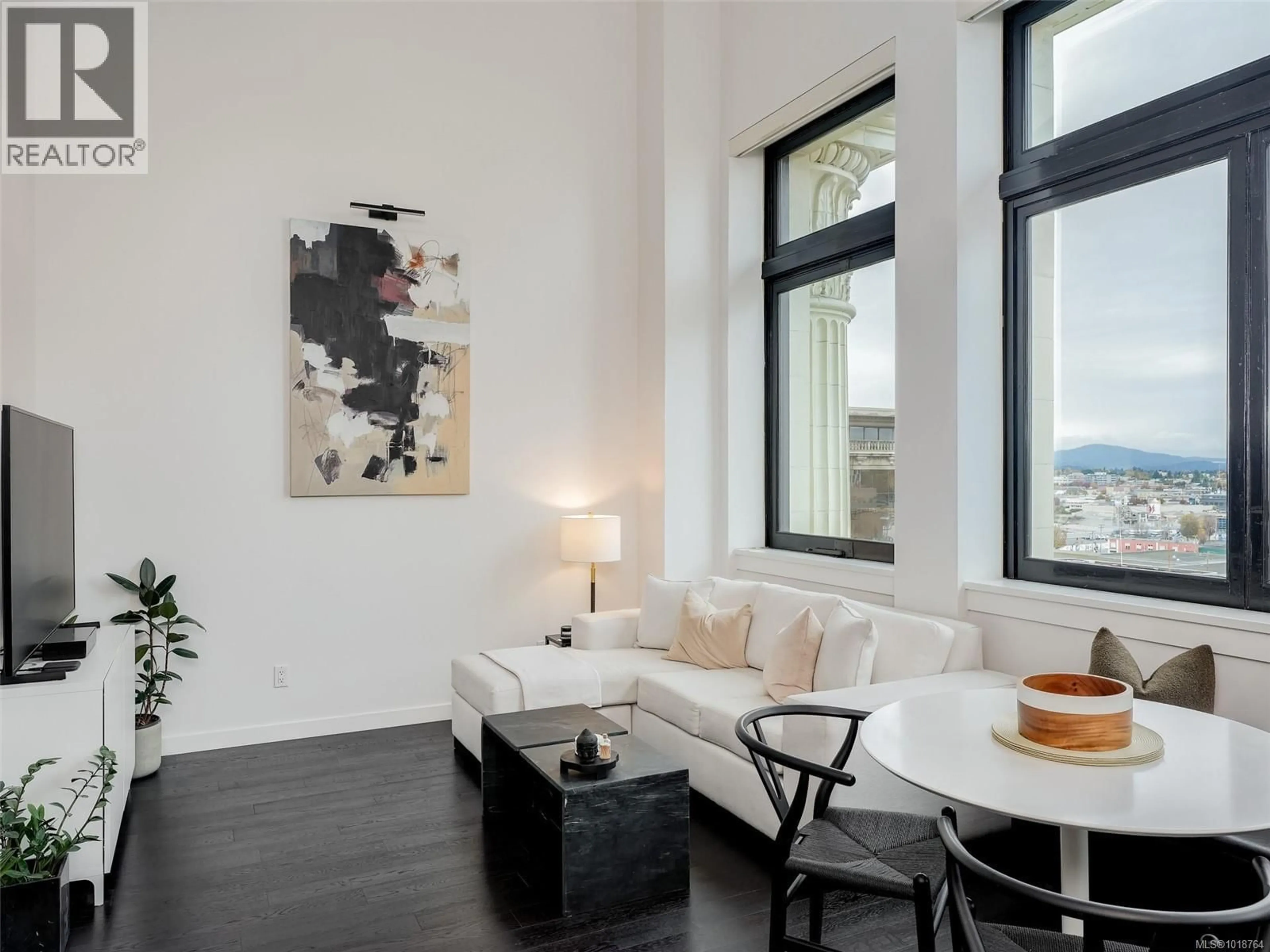 Living room with furniture, unknown for 425 - 770 FISGARD STREET, Victoria British Columbia V8W0B8