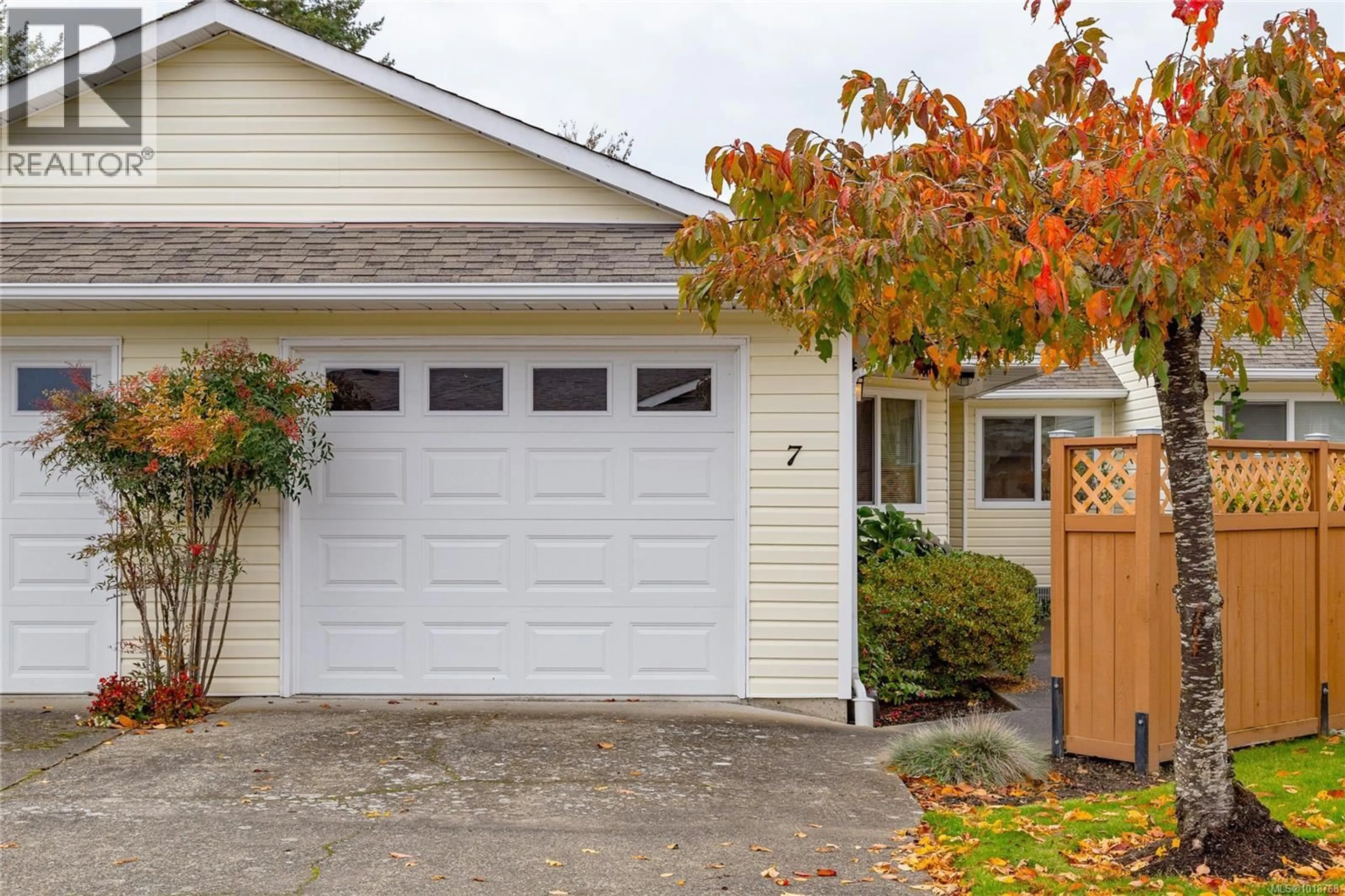 Indoor garage for 7 - 4125 INTERURBAN ROAD, Saanich British Columbia V8Z4W8