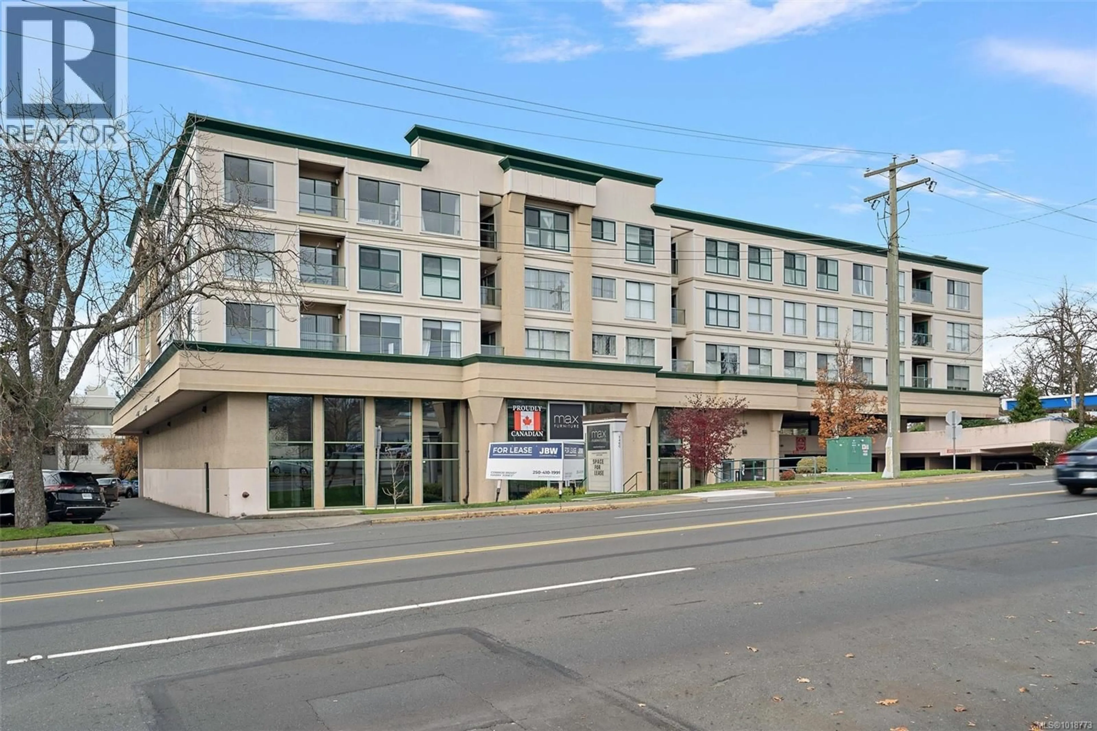 Patio, building for 209 - 3460 QUADRA STREET, Victoria British Columbia V8X1G6