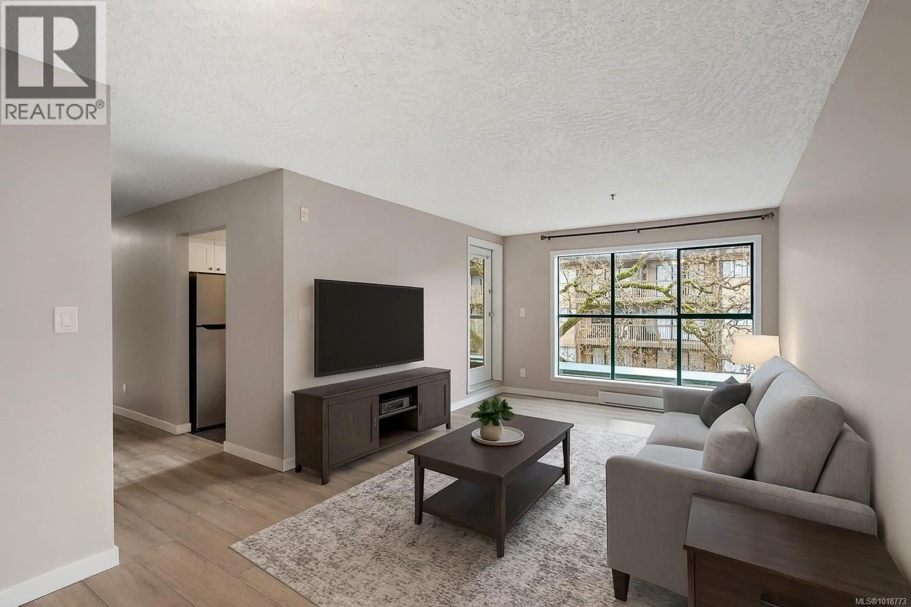 Living room with furniture, unknown for 209 - 3460 QUADRA STREET, Saanich British Columbia V8X1G6